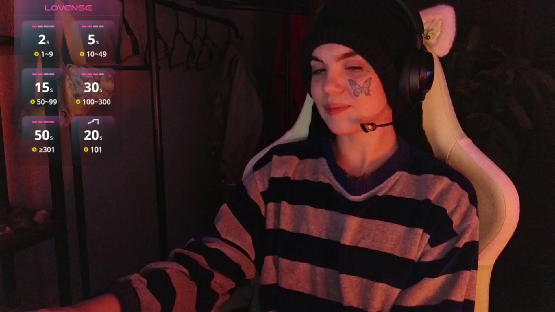 Gallery image thumbnail from Bluedweeb's myfreecams stream on, 12/23/2024, 07:23 image 2 of 20