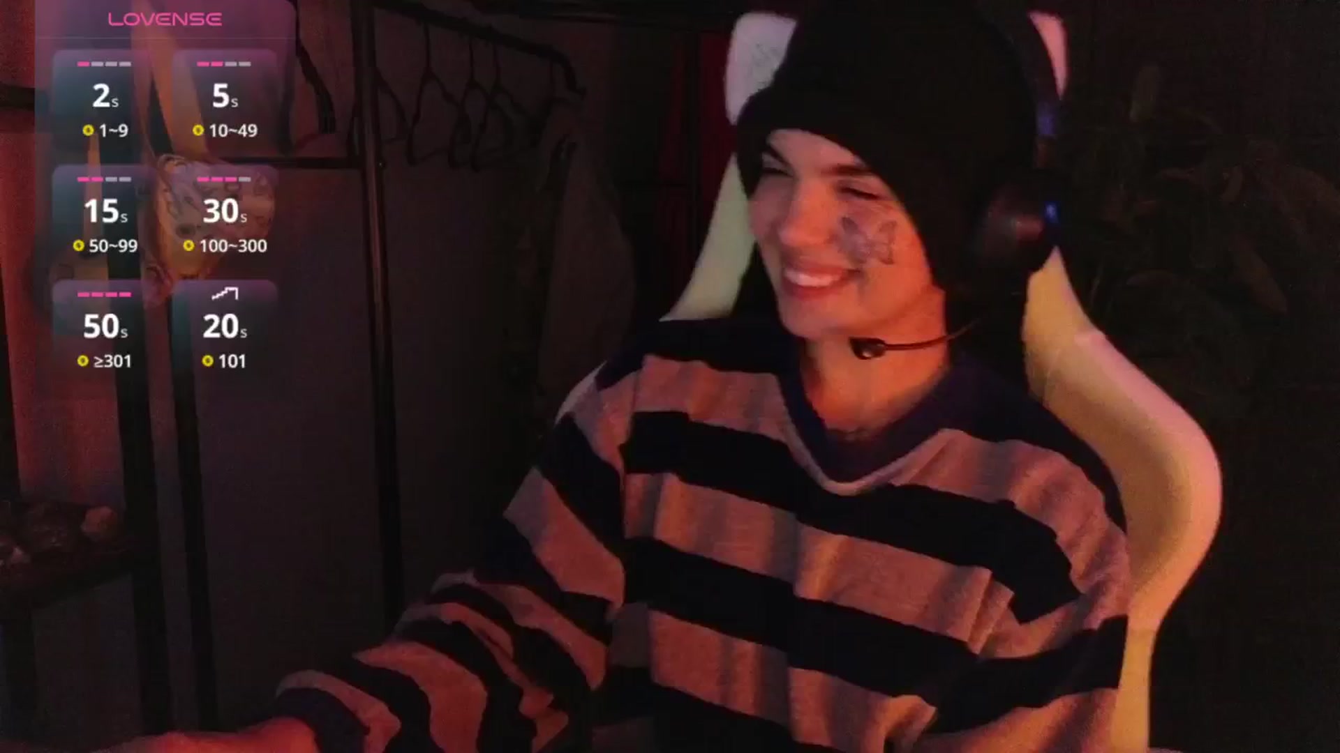 Gallery image thumbnail from Bluedweeb's myfreecams stream on, 12/23/2024, 07:23 image 4 of 20