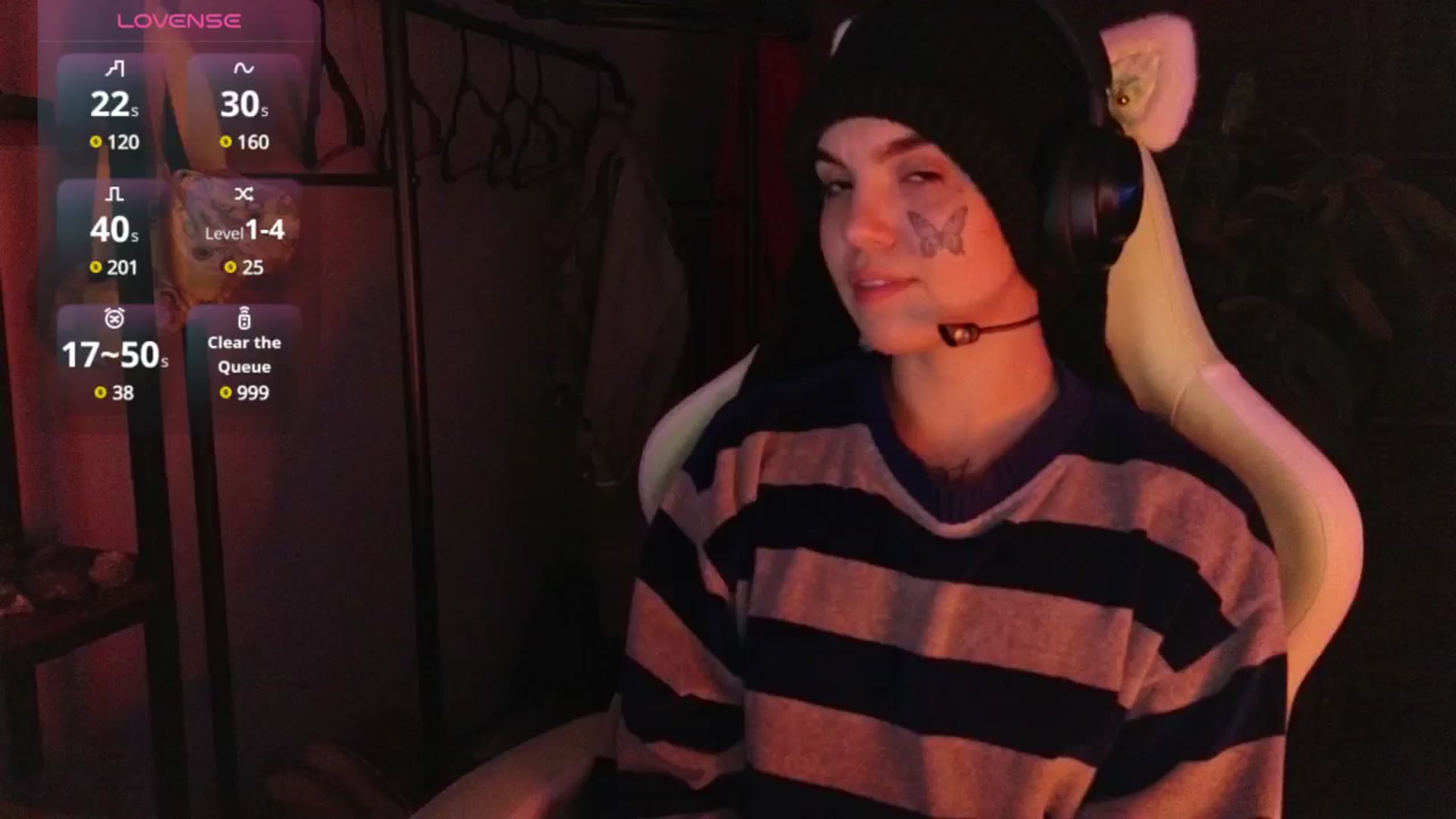 Gallery image thumbnail from Bluedweeb's myfreecams stream on, 12/23/2024, 07:23 image 10 of 20
