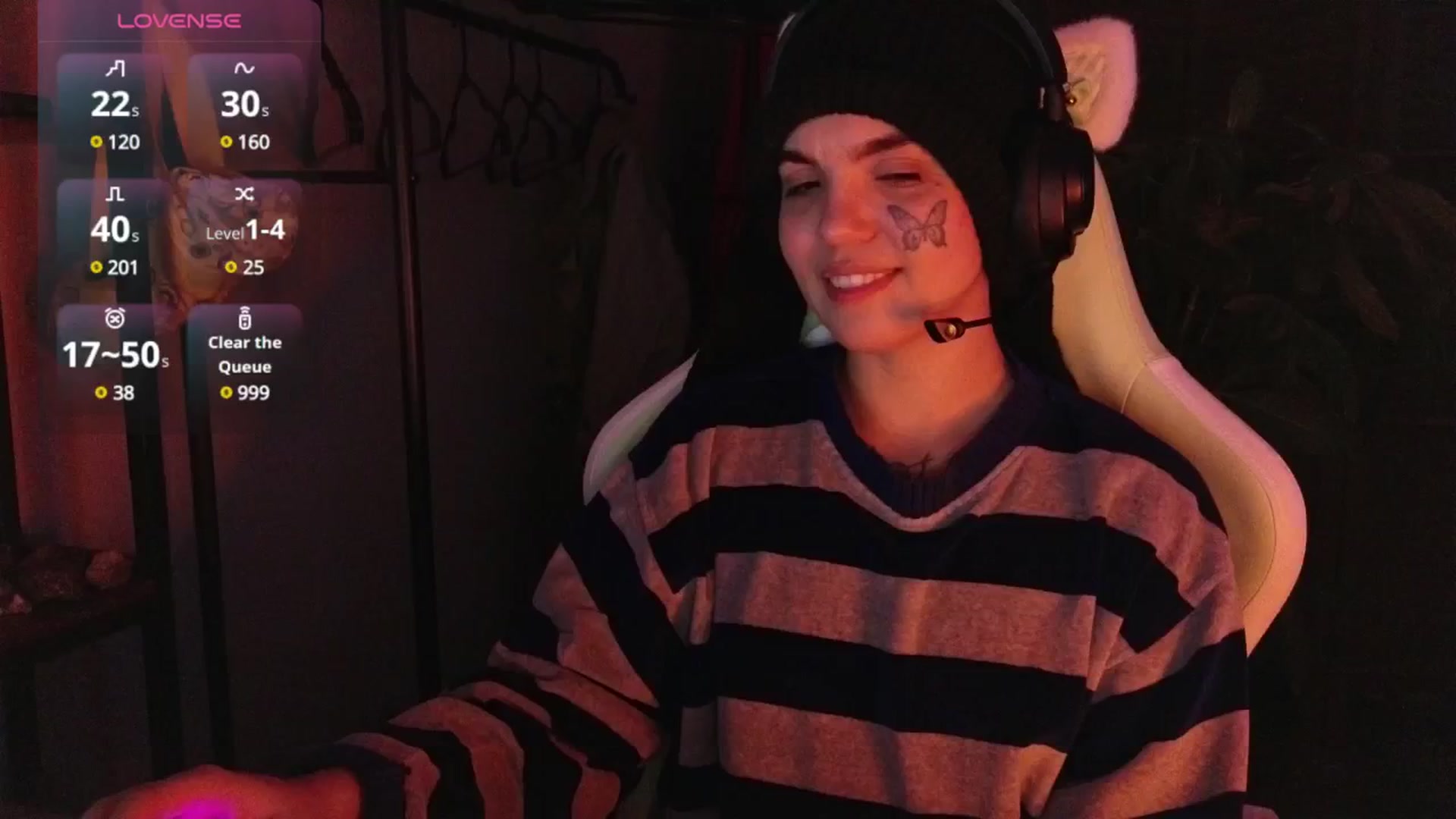 Gallery image thumbnail from Bluedweeb's myfreecams stream on, 12/23/2024, 07:23 image 7 of 20