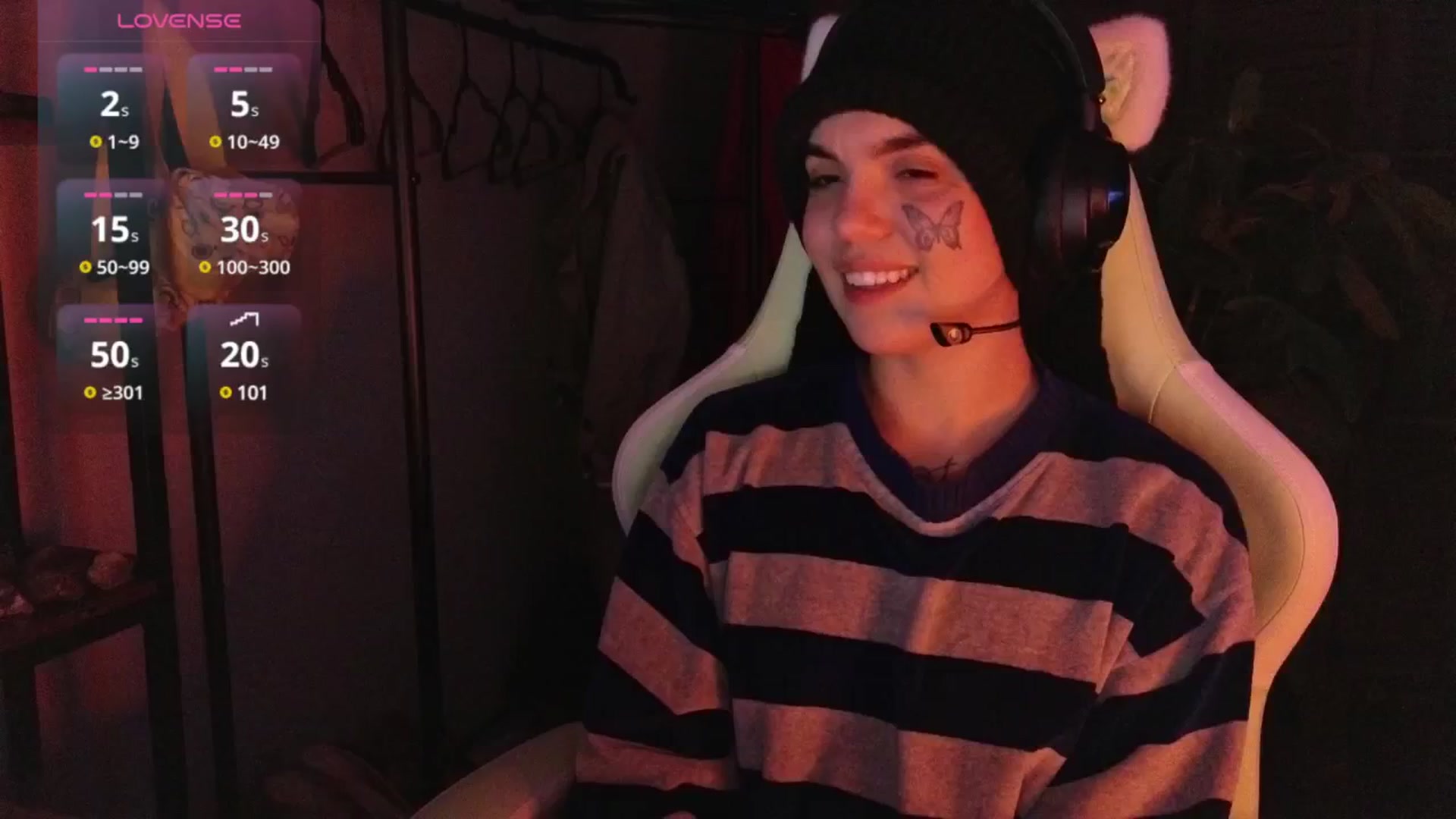 Gallery image thumbnail from Bluedweeb's myfreecams stream on, 12/23/2024, 07:23 image 5 of 20