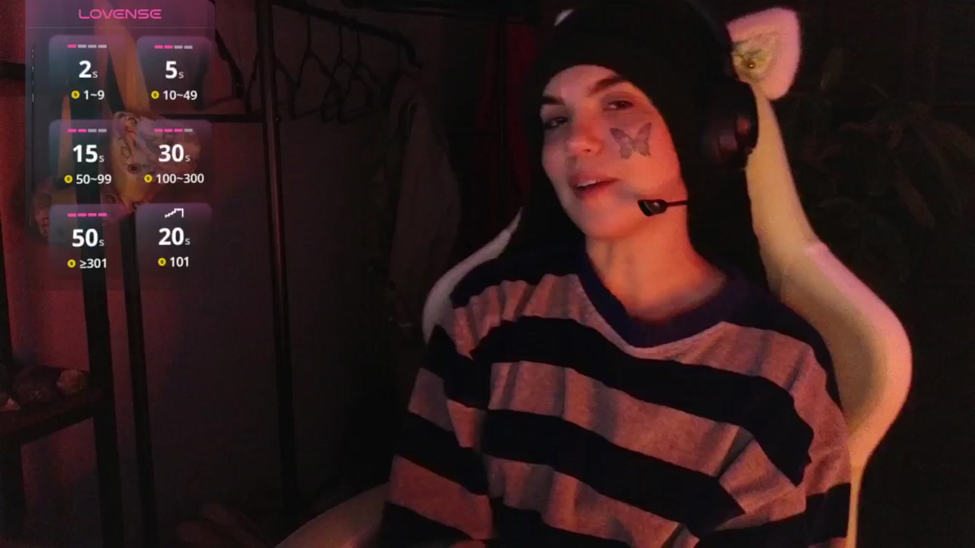 Gallery image thumbnail from Bluedweeb's myfreecams stream on, 12/23/2024, 07:23 image 19 of 20