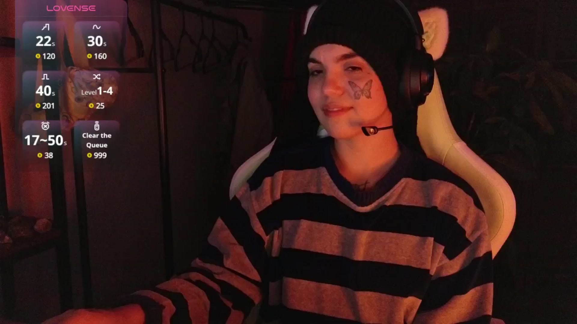 Gallery image thumbnail from Bluedweeb's myfreecams stream on, 12/23/2024, 07:23 image 8 of 20