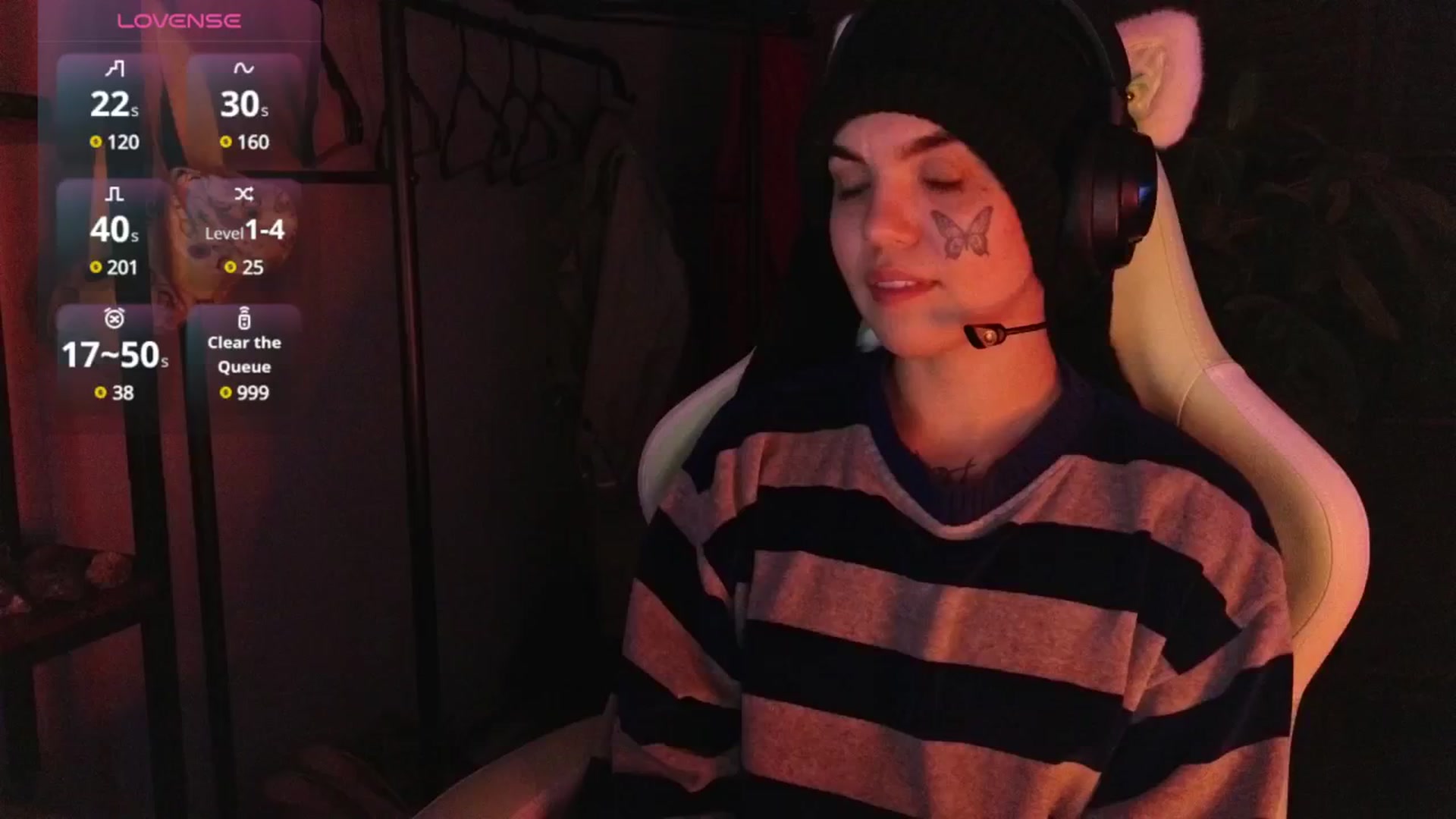 Gallery image thumbnail from Bluedweeb's myfreecams stream on, 12/23/2024, 07:23 image 9 of 20