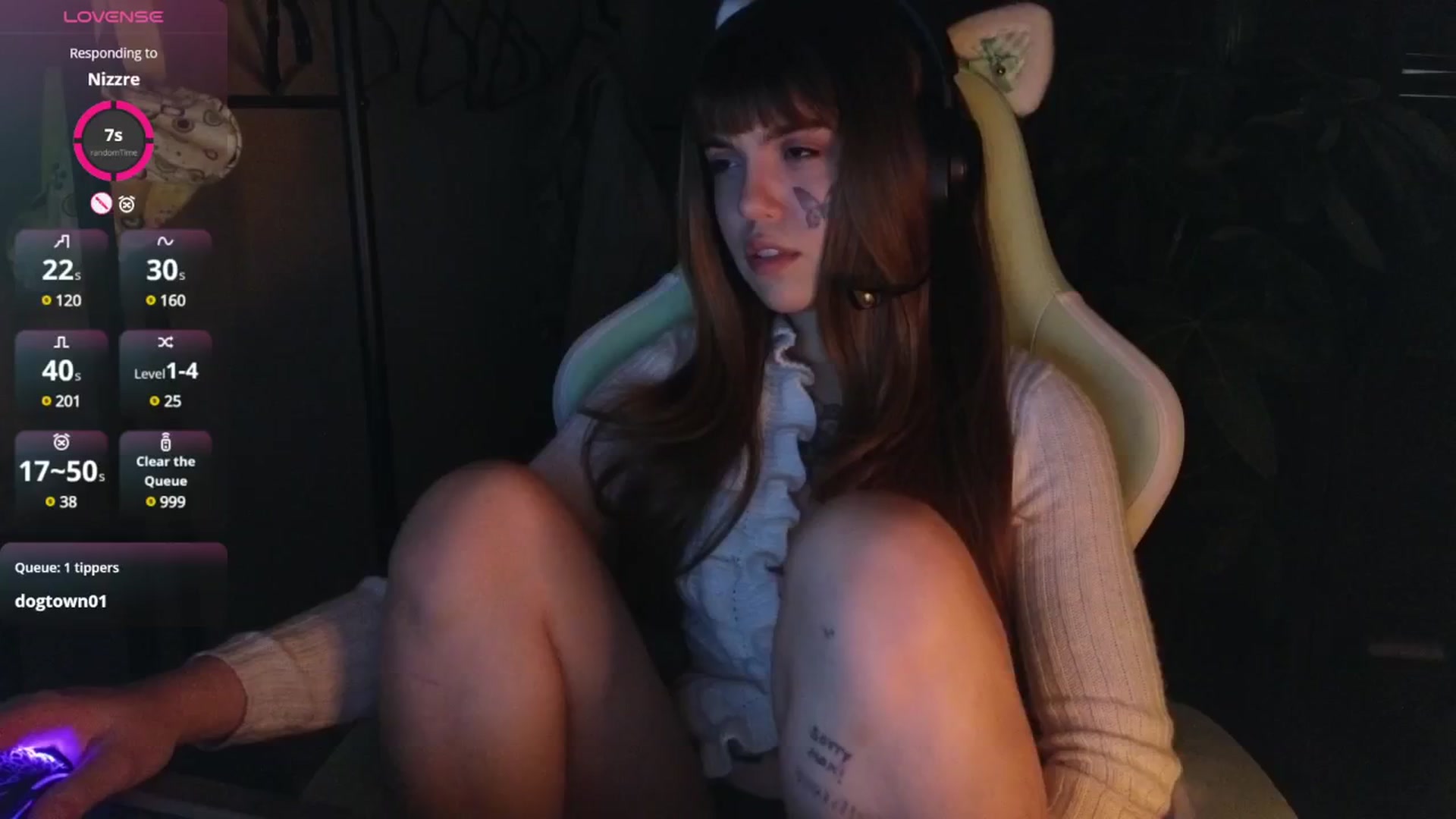 Gallery image thumbnail from Bluedweeb's myfreecams stream on, 12/25/2024, 02:17 image 13 of 20