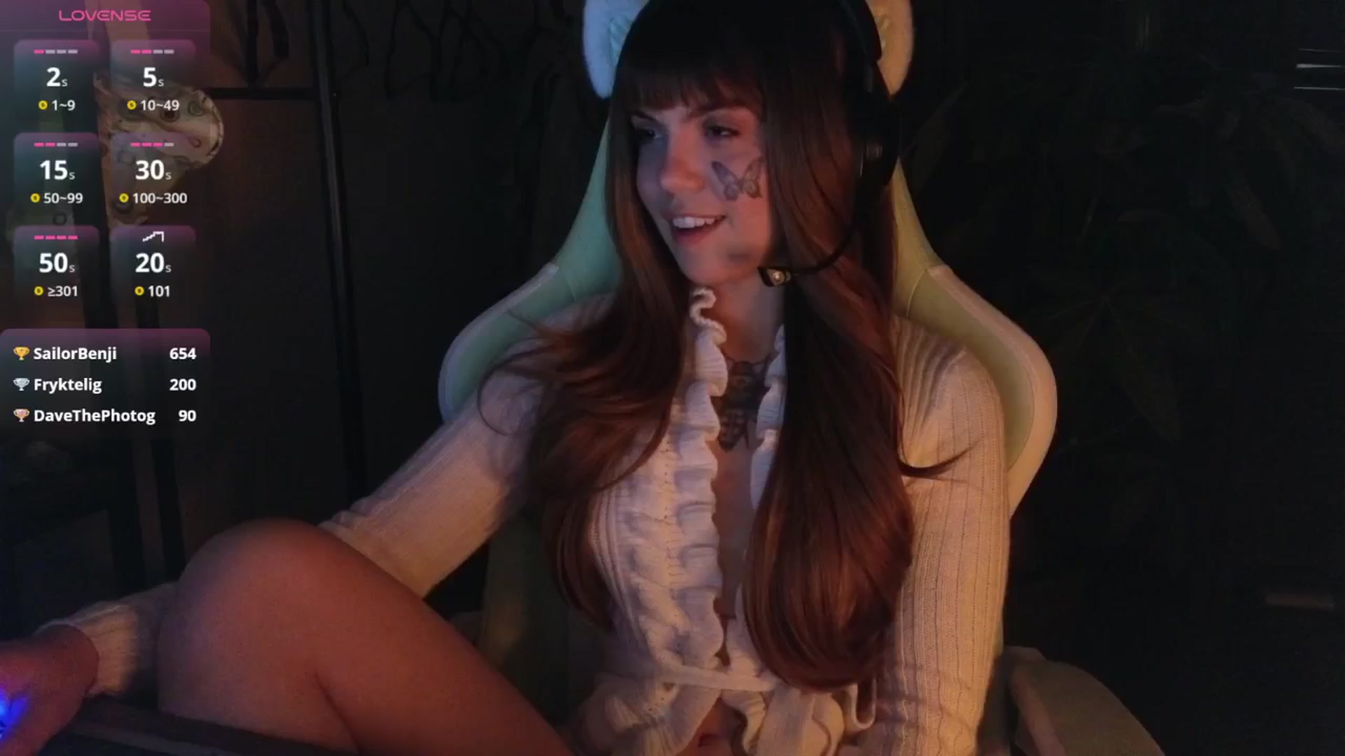 Gallery image thumbnail from Bluedweeb's myfreecams stream on, 12/25/2024, 02:17 image 5 of 20