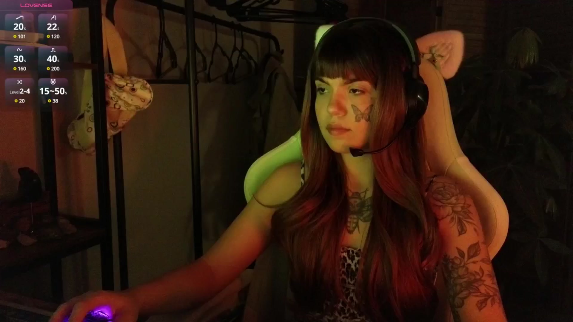 Gallery image thumbnail from Bluedweeb's myfreecams stream on, 12/26/2024, 09:39 image 14 of 20