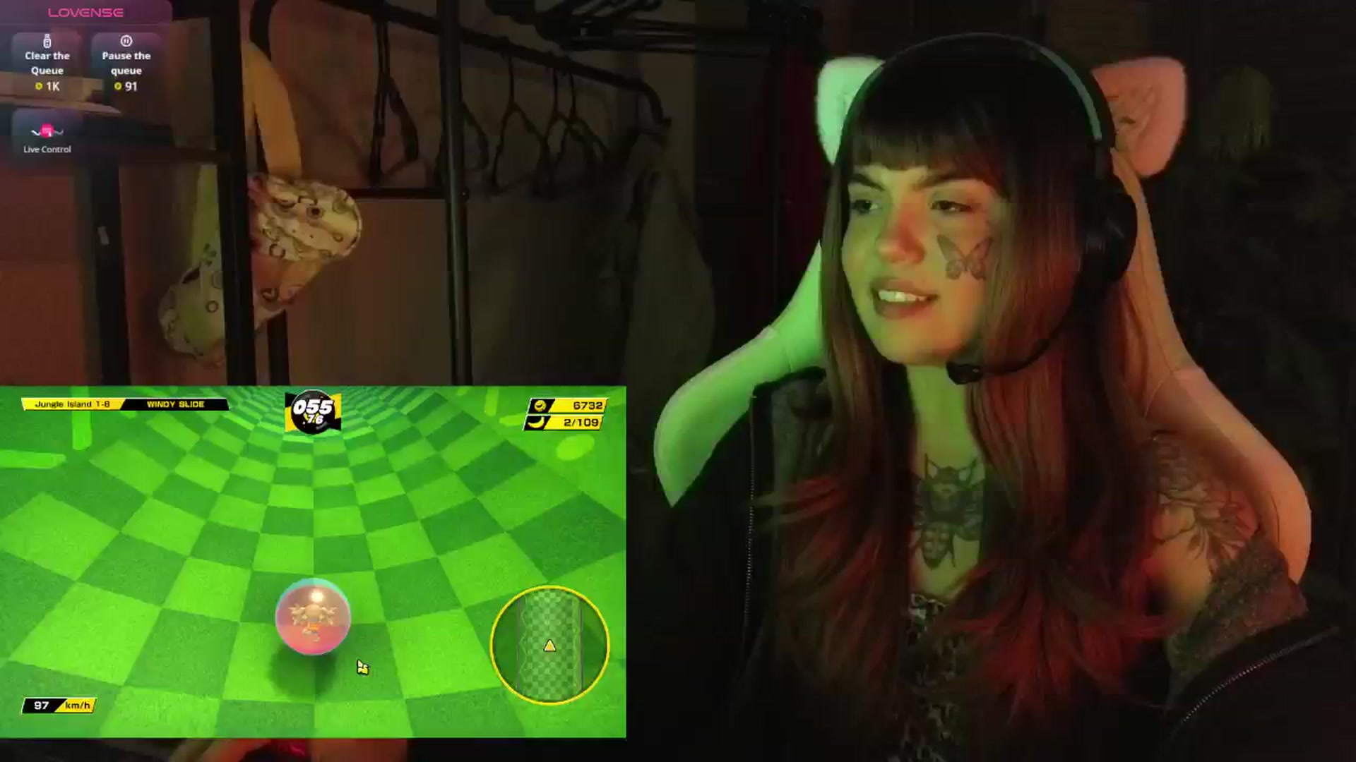 Gallery image thumbnail from Bluedweeb's myfreecams stream on, 12/26/2024, 09:39 image 5 of 20