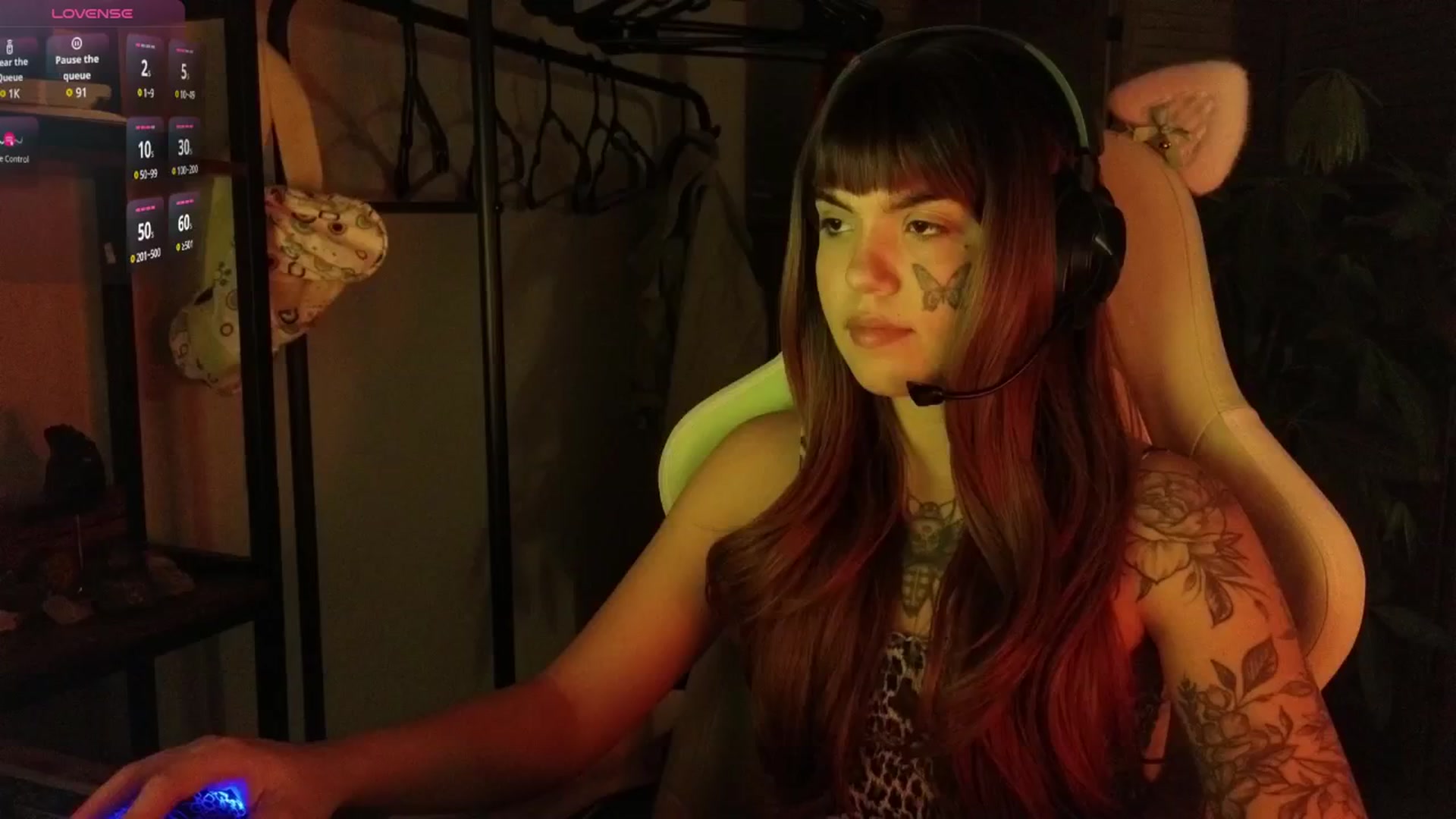 Gallery image thumbnail from Bluedweeb's myfreecams stream on, 12/26/2024, 09:39 image 16 of 20