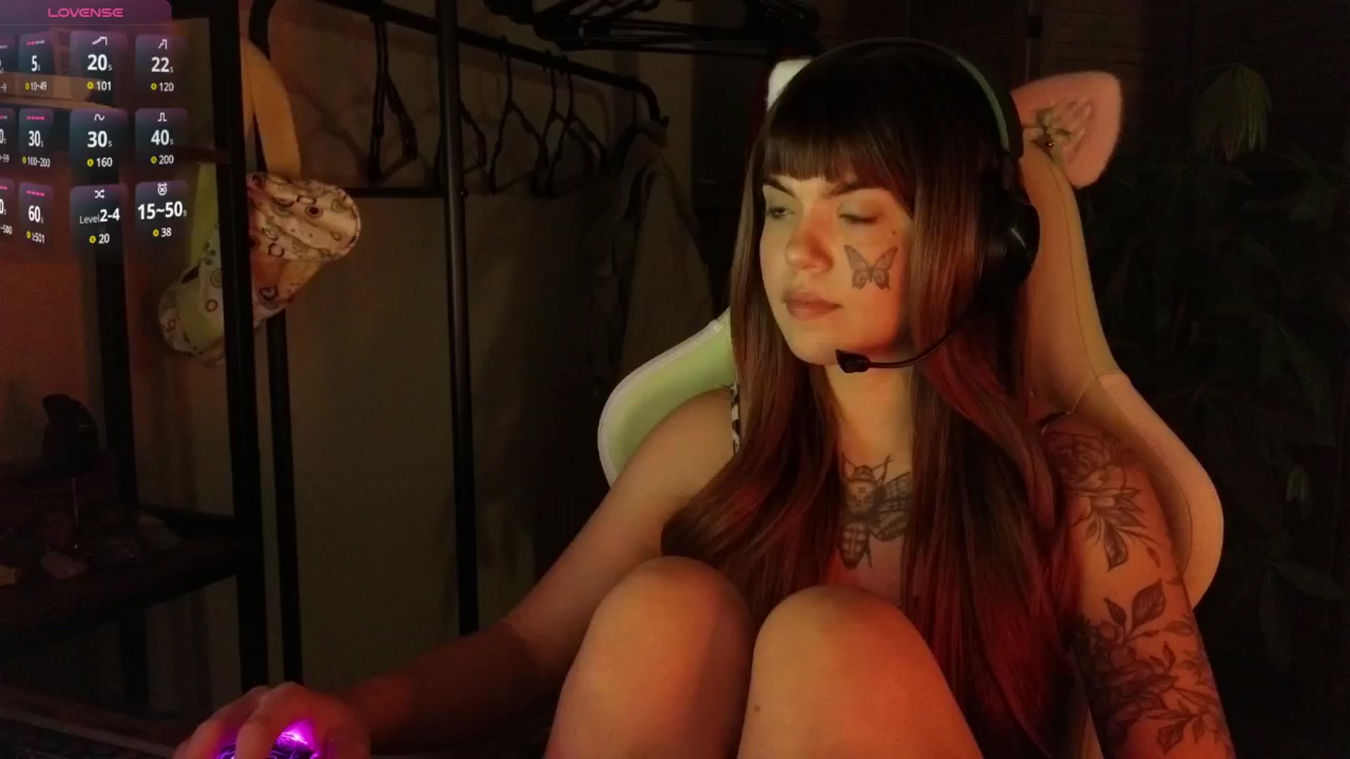 Gallery image thumbnail from Bluedweeb's myfreecams stream on, 12/26/2024, 09:39 image 11 of 20