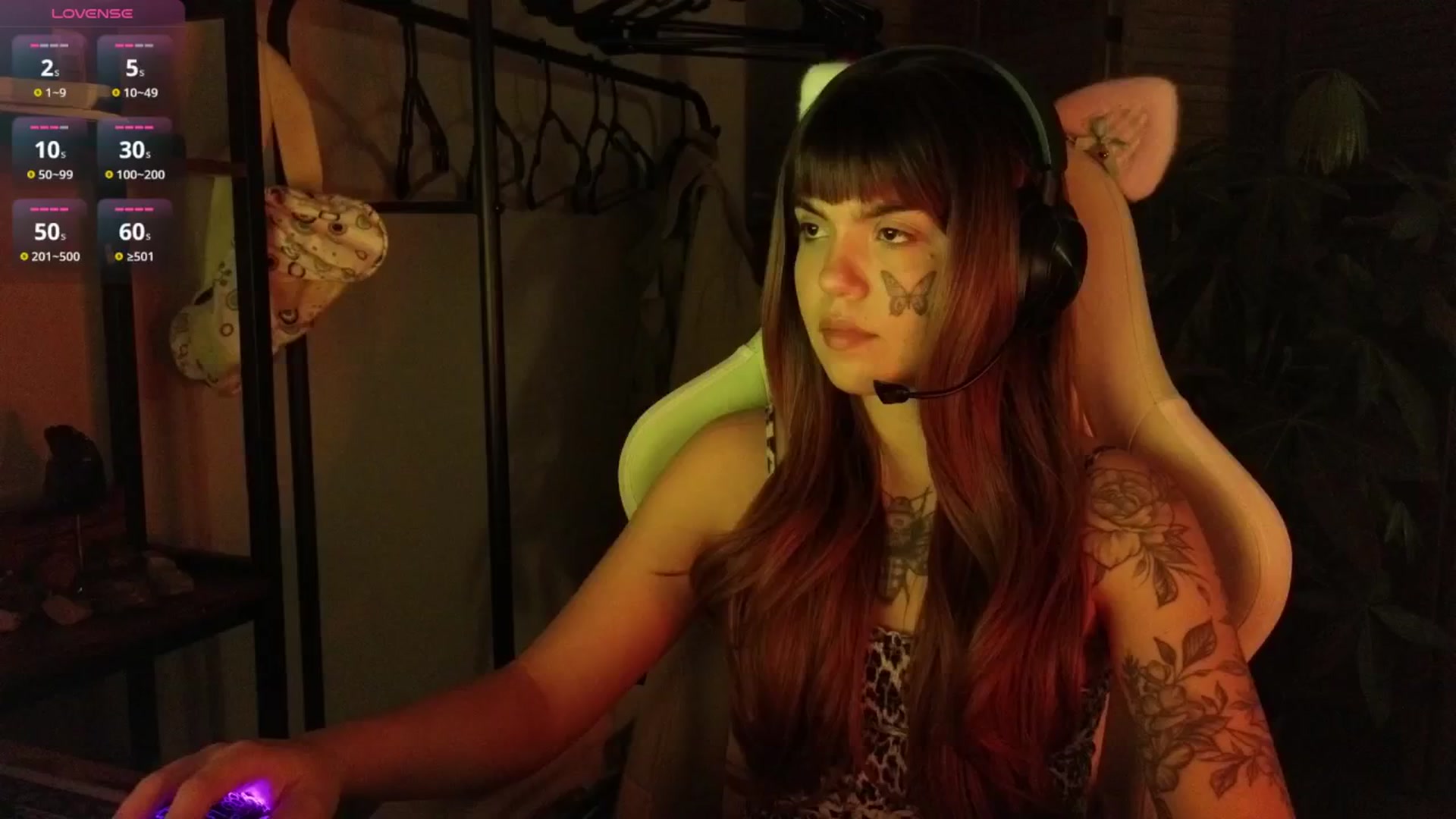 Gallery image thumbnail from Bluedweeb's myfreecams stream on, 12/26/2024, 09:39 image 15 of 20