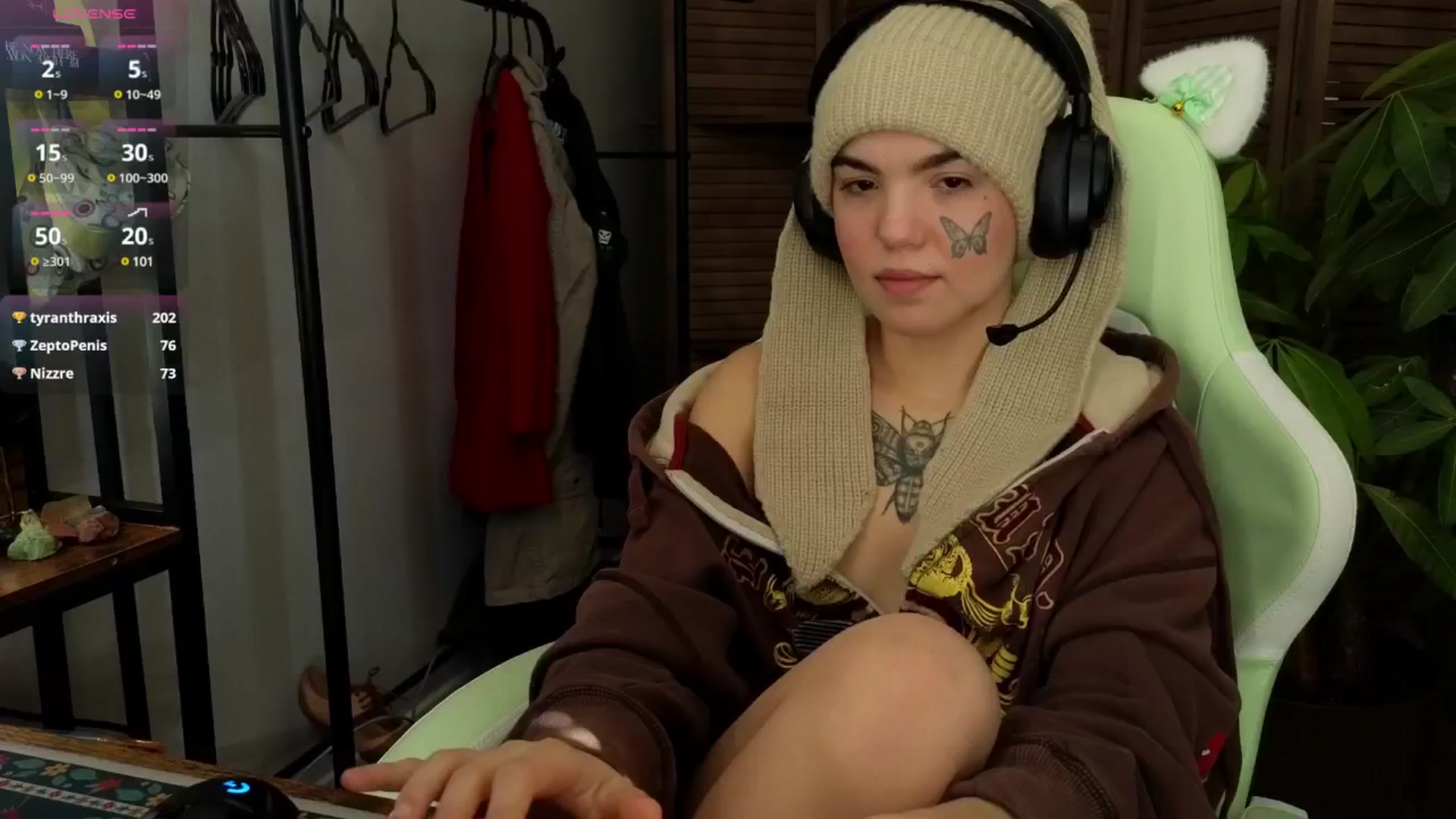 Gallery image thumbnail from Bluedweeb's myfreecams stream on, 01/01/2025, 19:35 image 14 of 20