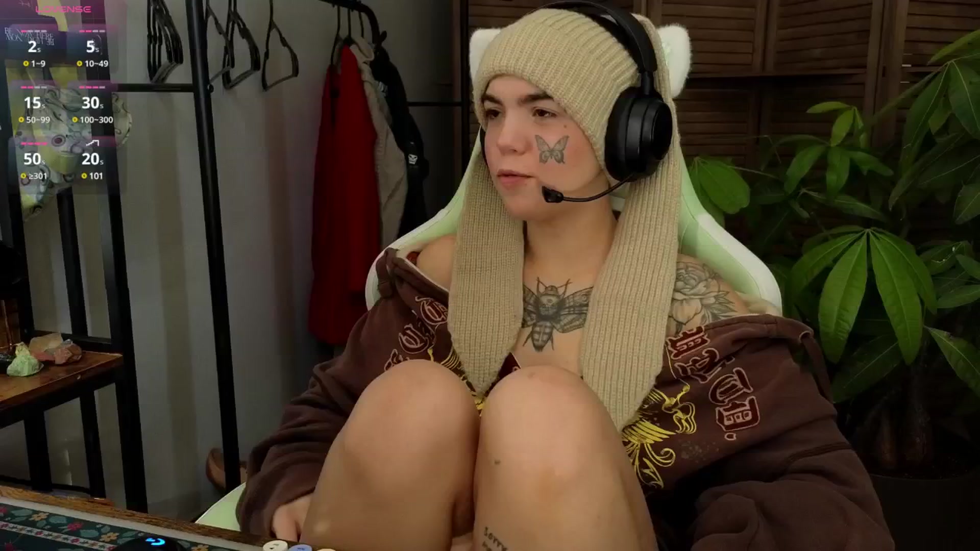 Gallery image thumbnail from Bluedweeb's myfreecams stream on, 01/01/2025, 19:35 image 10 of 20
