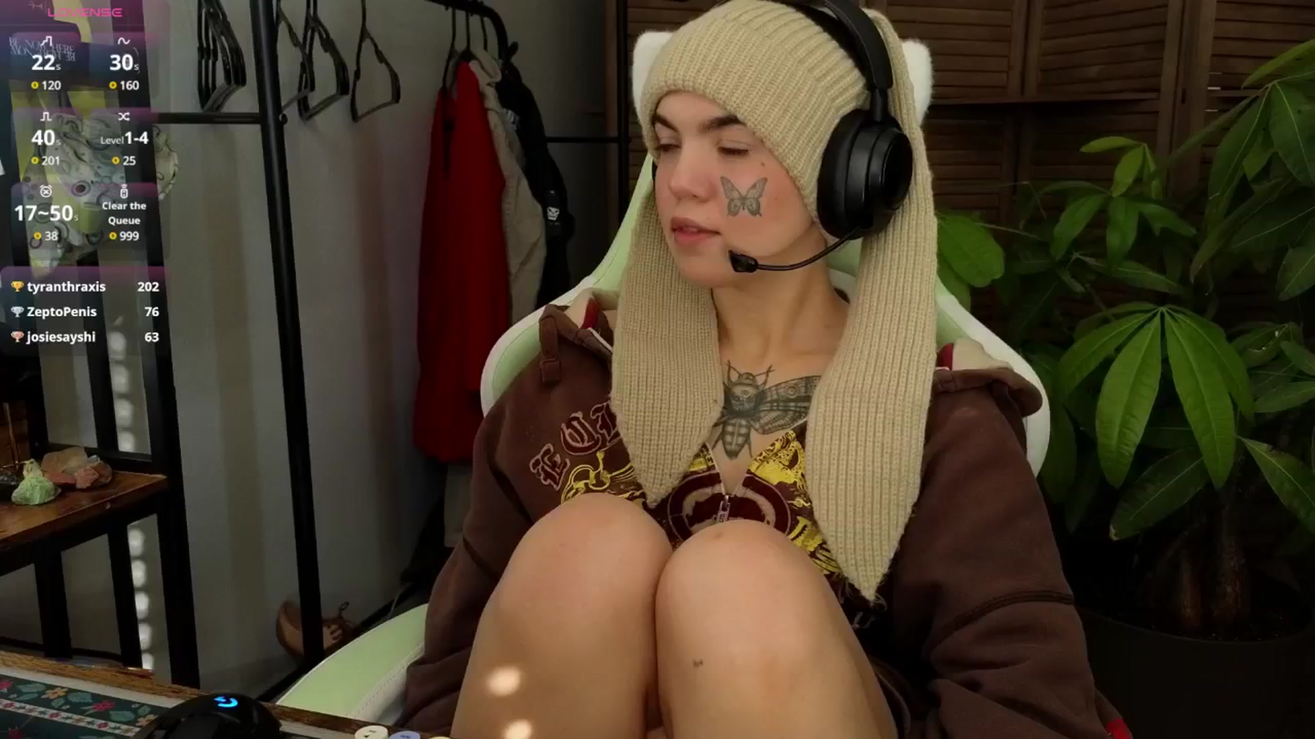 Gallery image thumbnail from Bluedweeb's myfreecams stream on, 01/01/2025, 19:35 image 12 of 20
