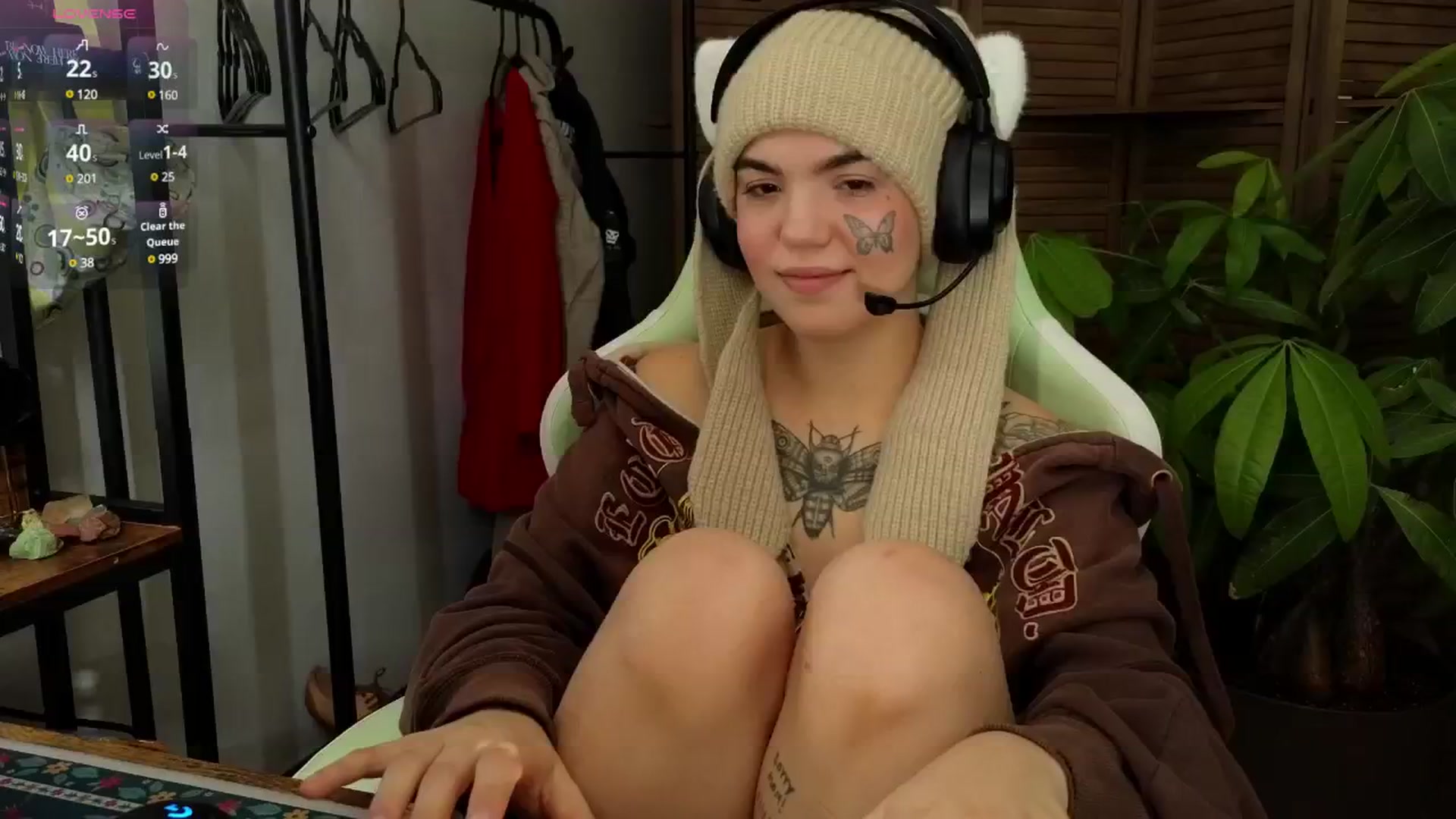 Gallery image thumbnail from Bluedweeb's myfreecams stream on, 01/01/2025, 19:35 image 9 of 20