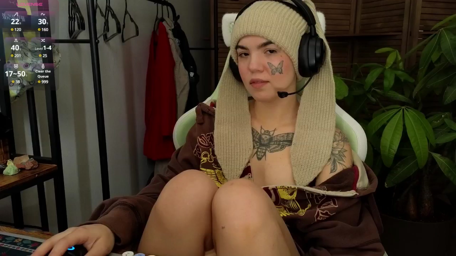 Gallery image thumbnail from Bluedweeb's myfreecams stream on, 01/01/2025, 19:35 image 4 of 20