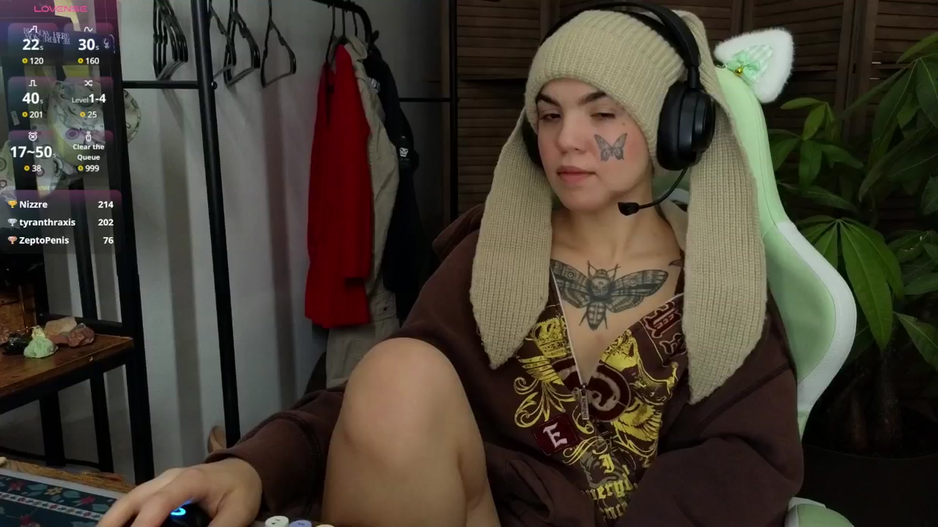 Gallery image thumbnail from Bluedweeb's myfreecams stream on, 01/01/2025, 19:35 image 18 of 20