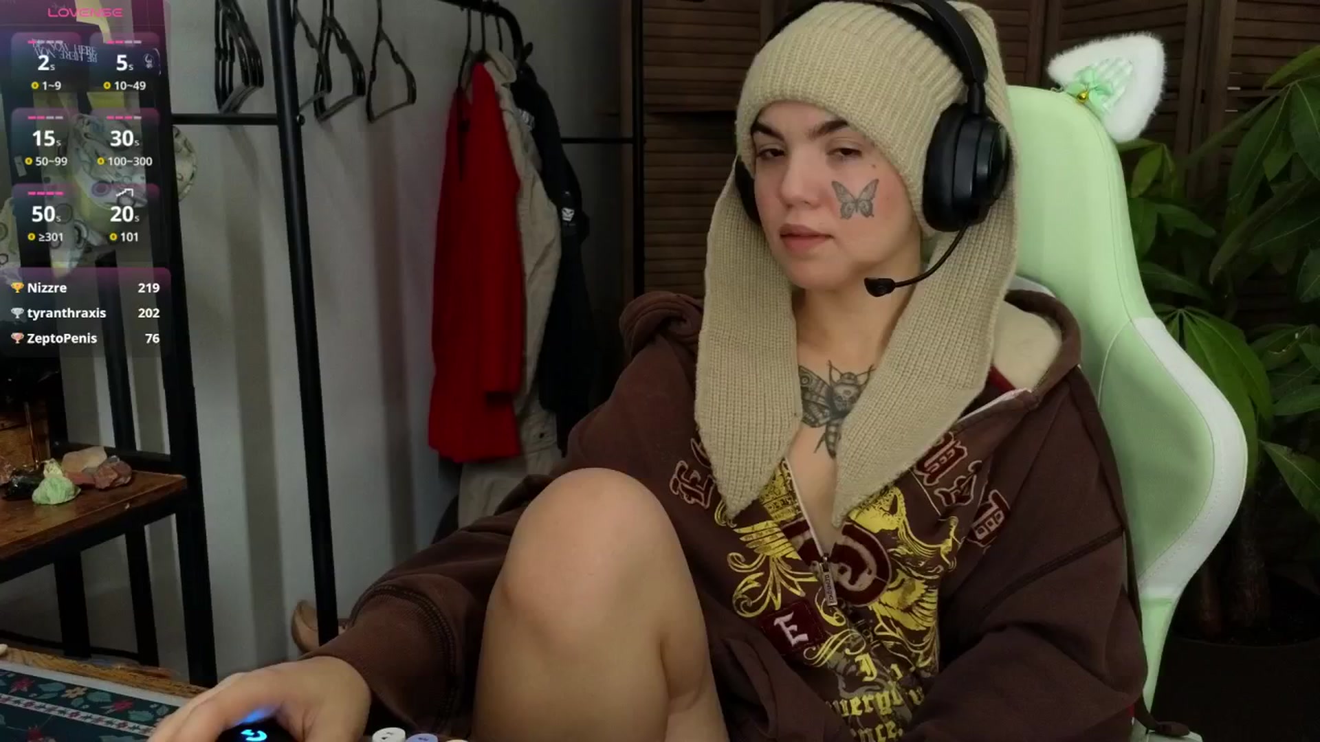 Gallery image thumbnail from Bluedweeb's myfreecams stream on, 01/01/2025, 19:35 image 19 of 20