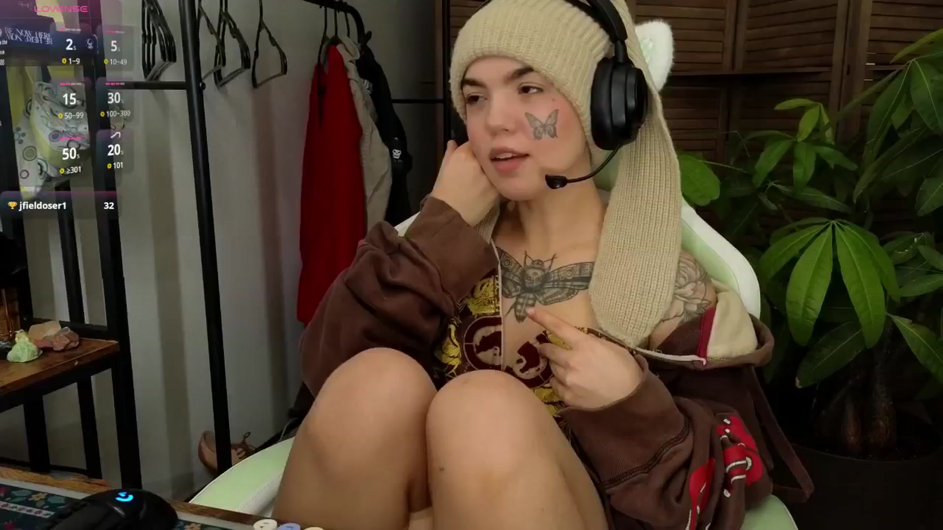 Gallery image thumbnail from Bluedweeb's myfreecams stream on, 01/01/2025, 19:35 image 2 of 20