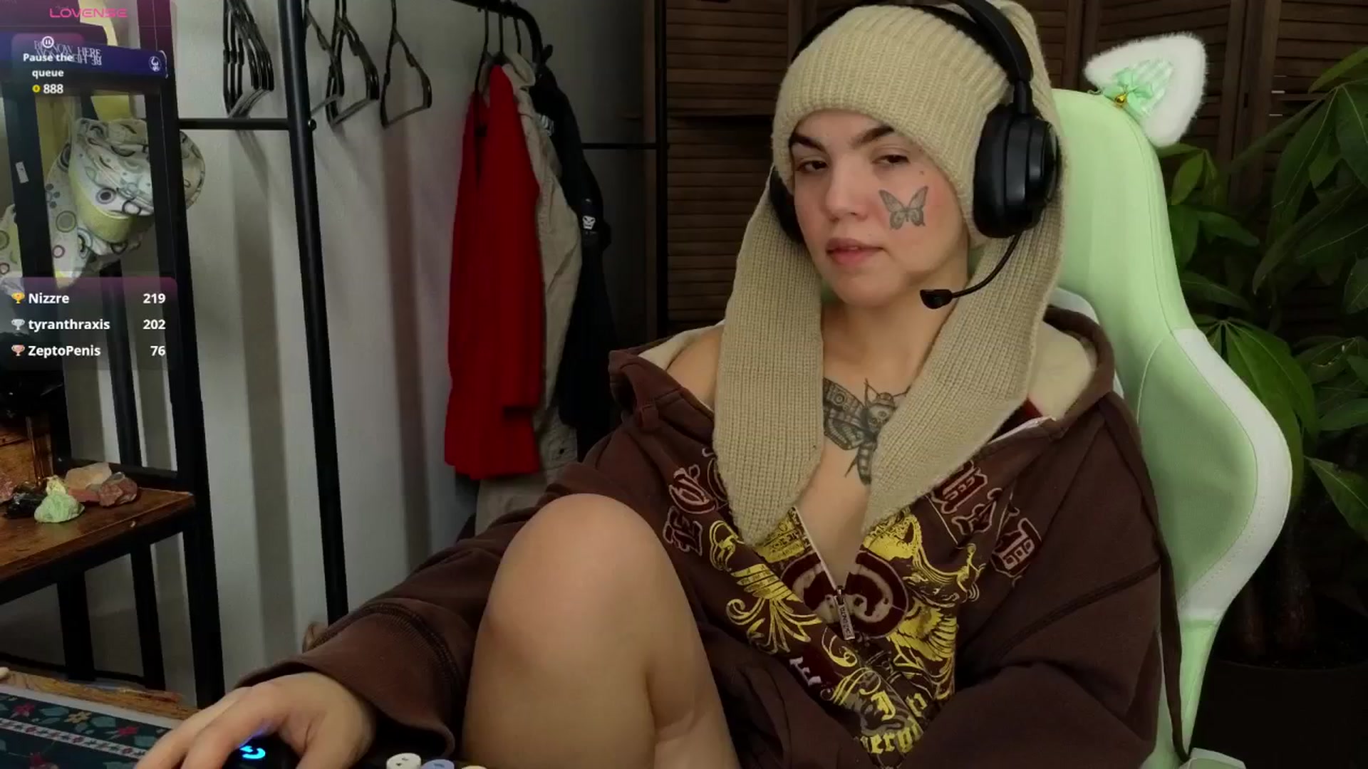 Gallery image thumbnail from Bluedweeb's myfreecams stream on, 01/01/2025, 19:35 image 20 of 20