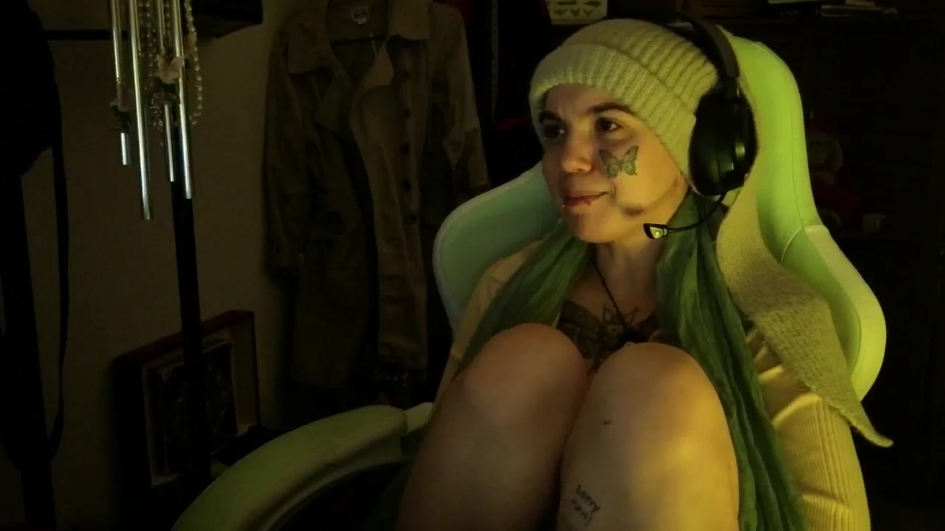 Gallery image thumbnail from Bluedweeb's myfreecams stream on, 02/13/2025, 10:24 image 19 of 20