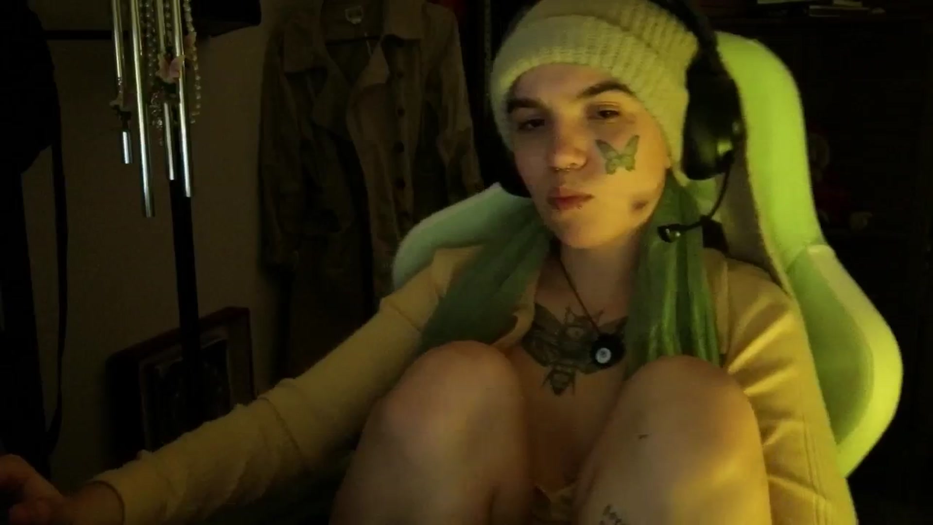 Gallery image thumbnail from Bluedweeb's myfreecams stream on, 02/13/2025, 10:24 image 14 of 20