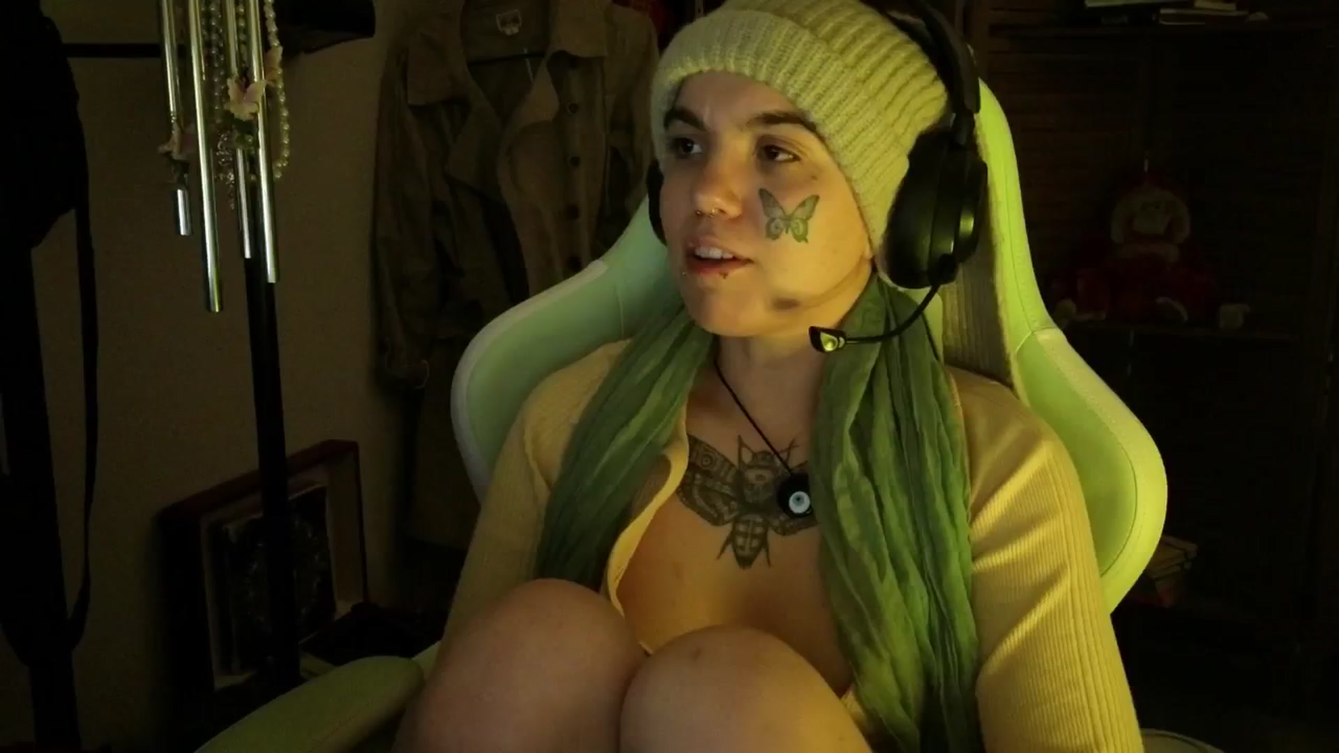 Gallery image thumbnail from Bluedweeb's myfreecams stream on, 02/13/2025, 10:24 image 16 of 20