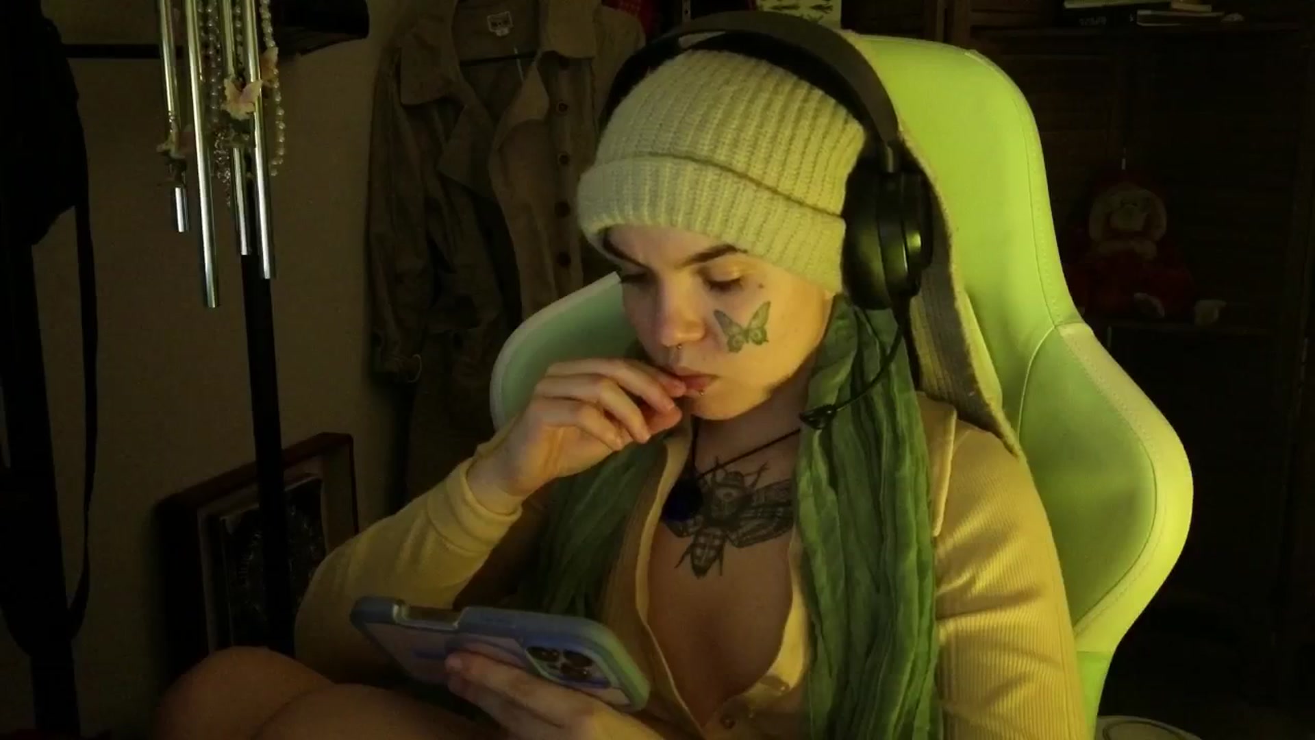Gallery image thumbnail from Bluedweeb's myfreecams stream on, 02/13/2025, 10:24 image 8 of 20