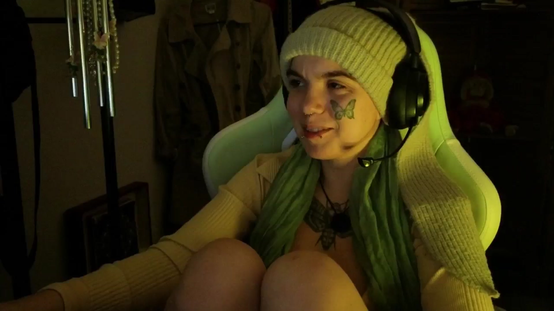 Gallery image thumbnail from Bluedweeb's myfreecams stream on, 02/13/2025, 10:24 image 18 of 20