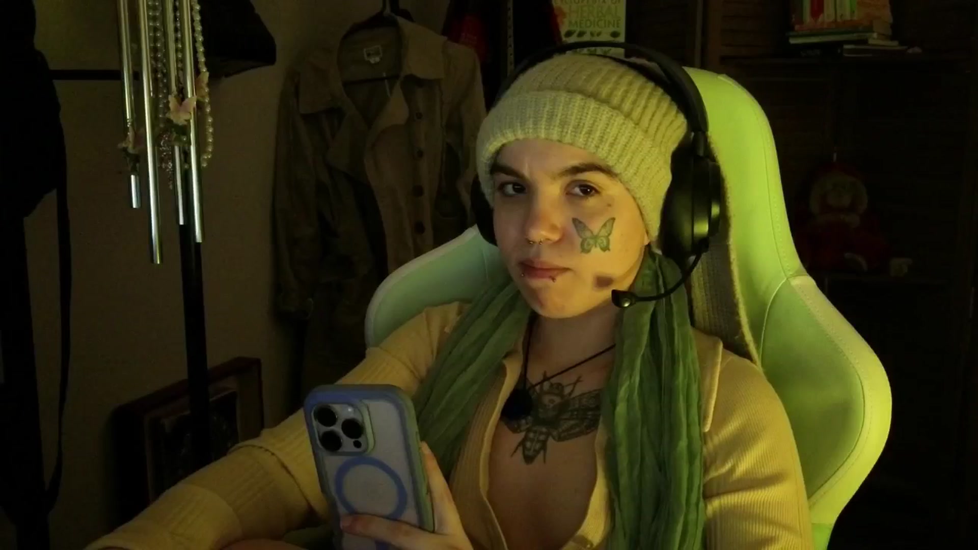 Gallery image thumbnail from Bluedweeb's myfreecams stream on, 02/13/2025, 10:24 image 7 of 20