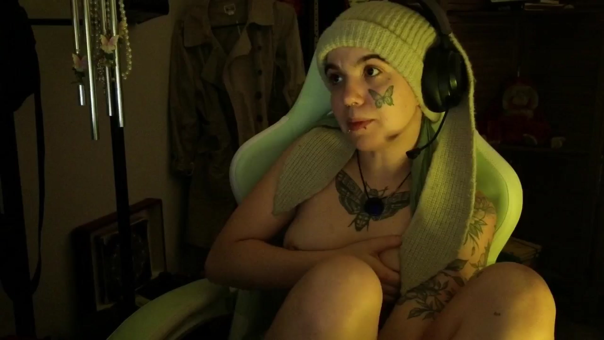 Gallery image thumbnail from Bluedweeb's myfreecams stream on, 02/13/2025, 10:58 image 18 of 20