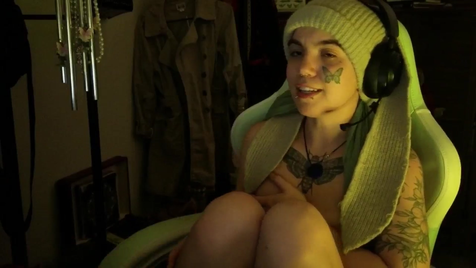Gallery image thumbnail from Bluedweeb's myfreecams stream on, 02/13/2025, 10:58 image 20 of 20
