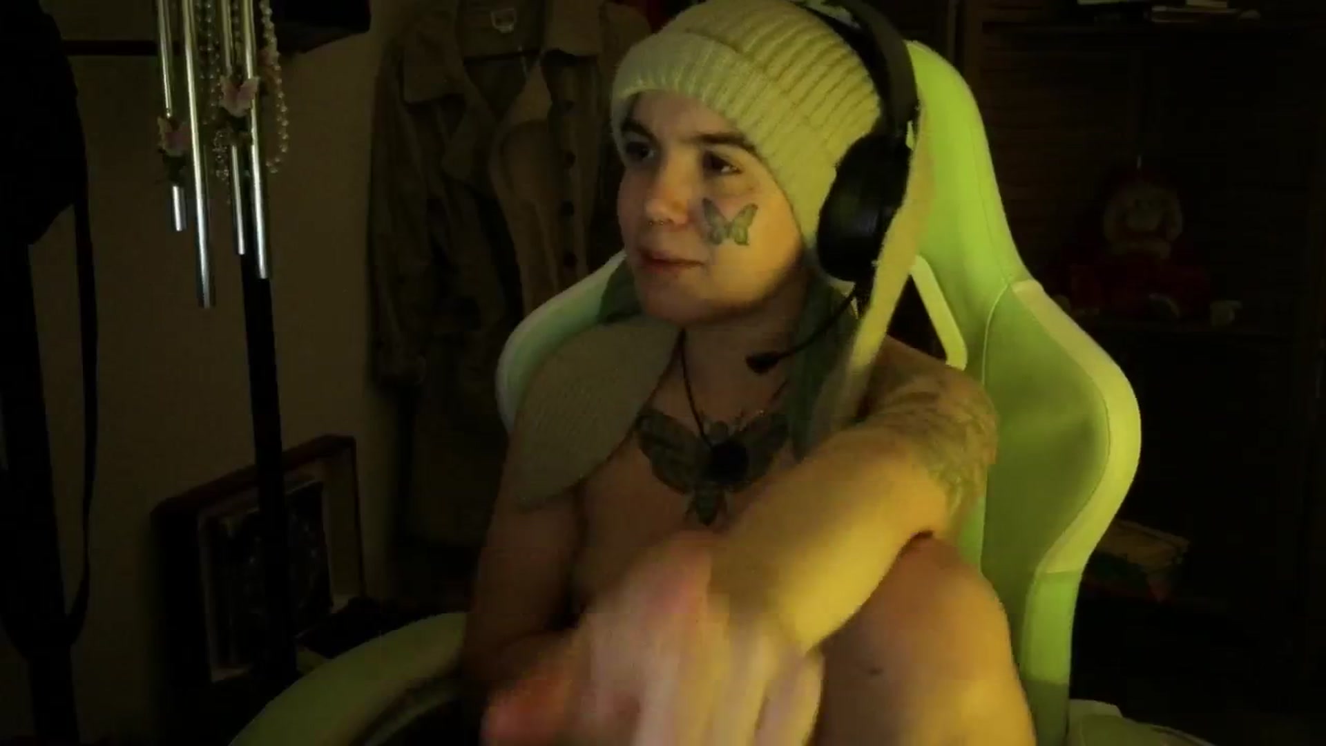 Gallery image thumbnail from Bluedweeb's myfreecams stream on, 02/13/2025, 10:58 image 16 of 20