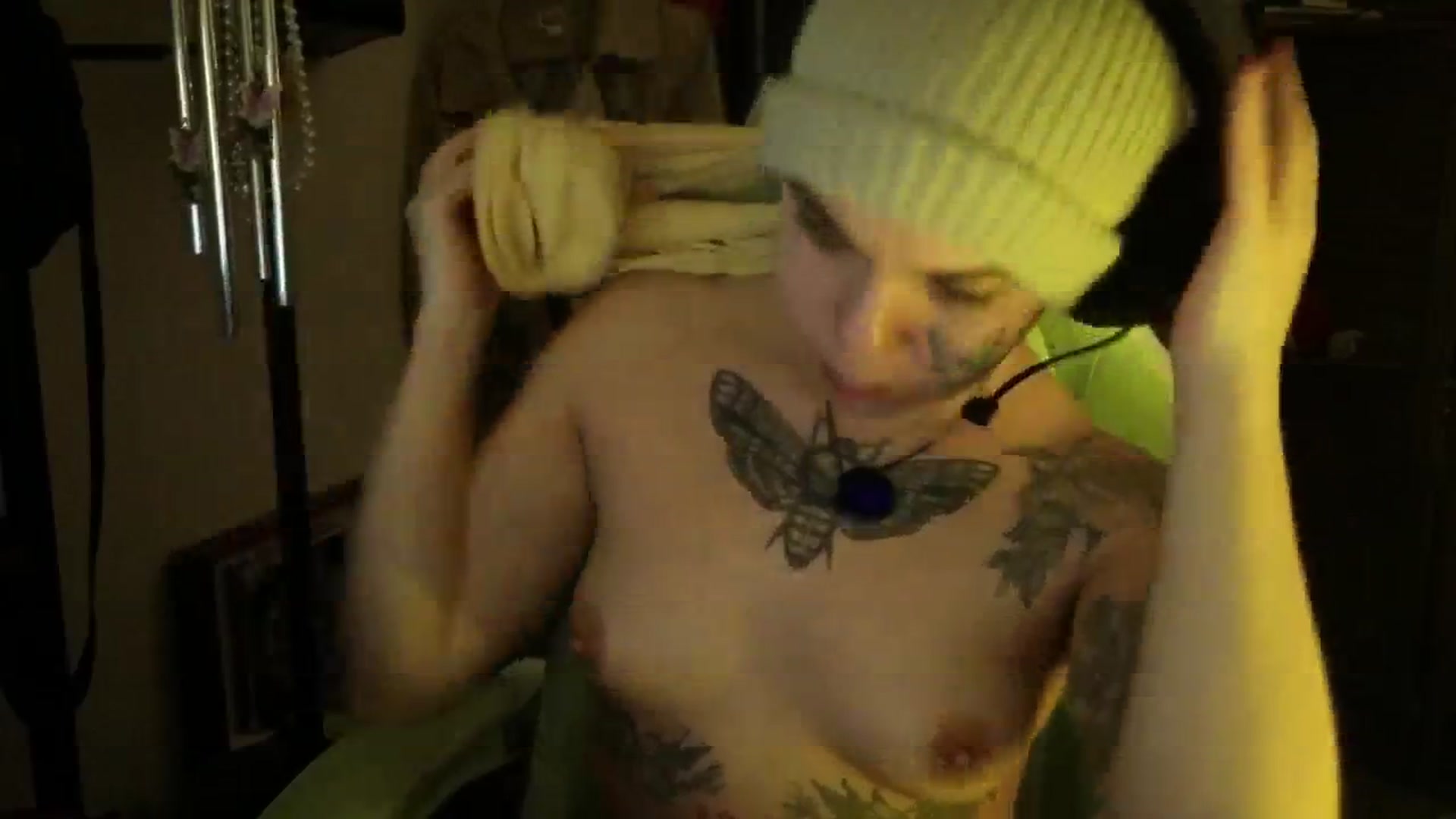 Gallery image thumbnail from Bluedweeb's myfreecams stream on, 02/13/2025, 10:58 image 10 of 20