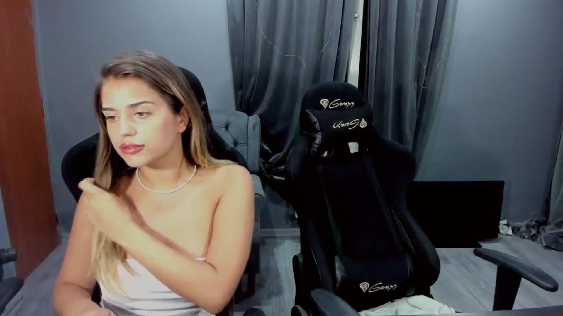 Gallery image thumbnail from BlueeeS's myfreecams stream on, 06/18/2024, 23:52 image 4 of 20