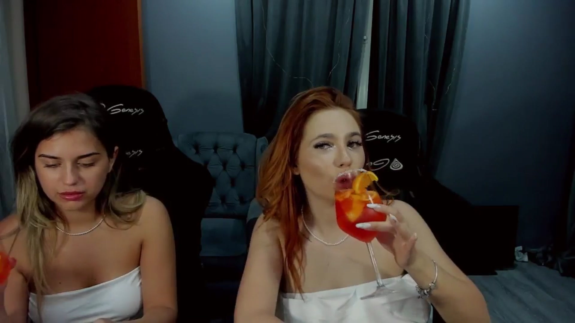 Gallery image thumbnail from BlueeeS's myfreecams stream on, 06/19/2024, 01:34 image 16 of 20