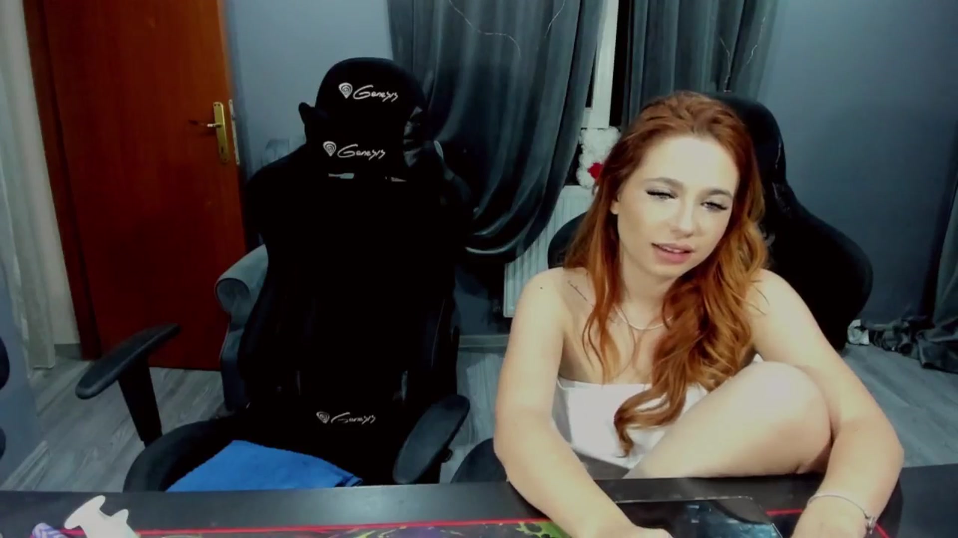 Gallery image thumbnail from BlueeeS's myfreecams stream on, 06/19/2024, 01:34 image 19 of 20