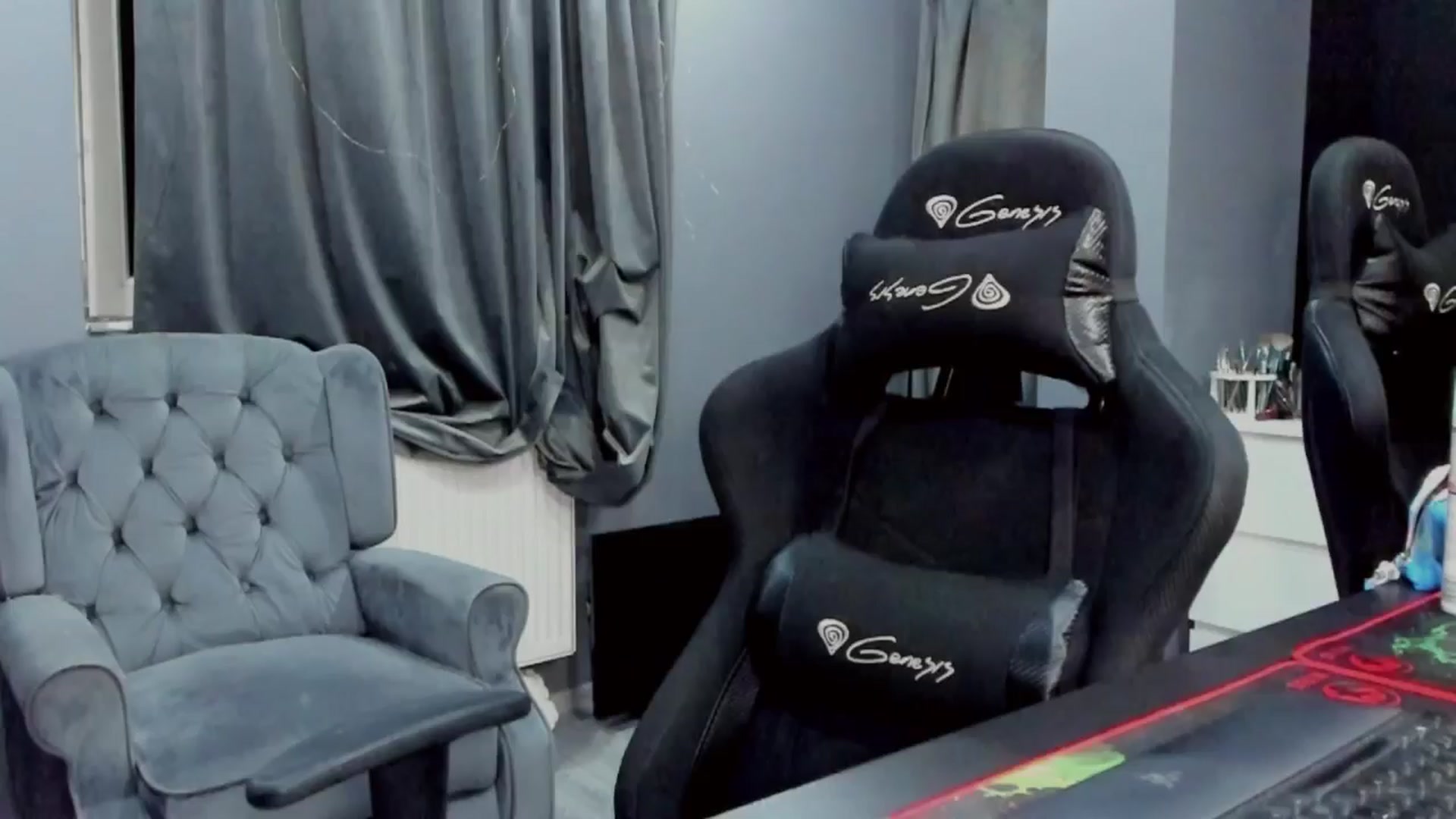 Gallery image thumbnail from BlueeeS's myfreecams stream on, 07/11/2024, 01:17 image 4 of 20