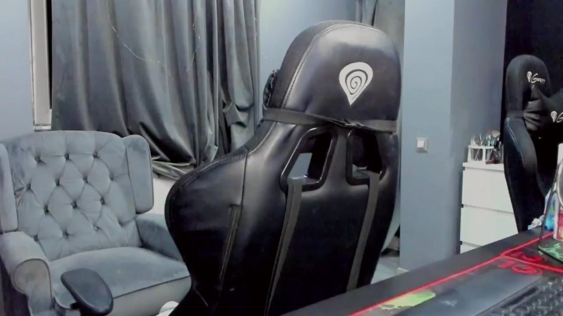 Gallery image thumbnail from BlueeeS's myfreecams stream on, 07/11/2024, 01:17 image 18 of 20