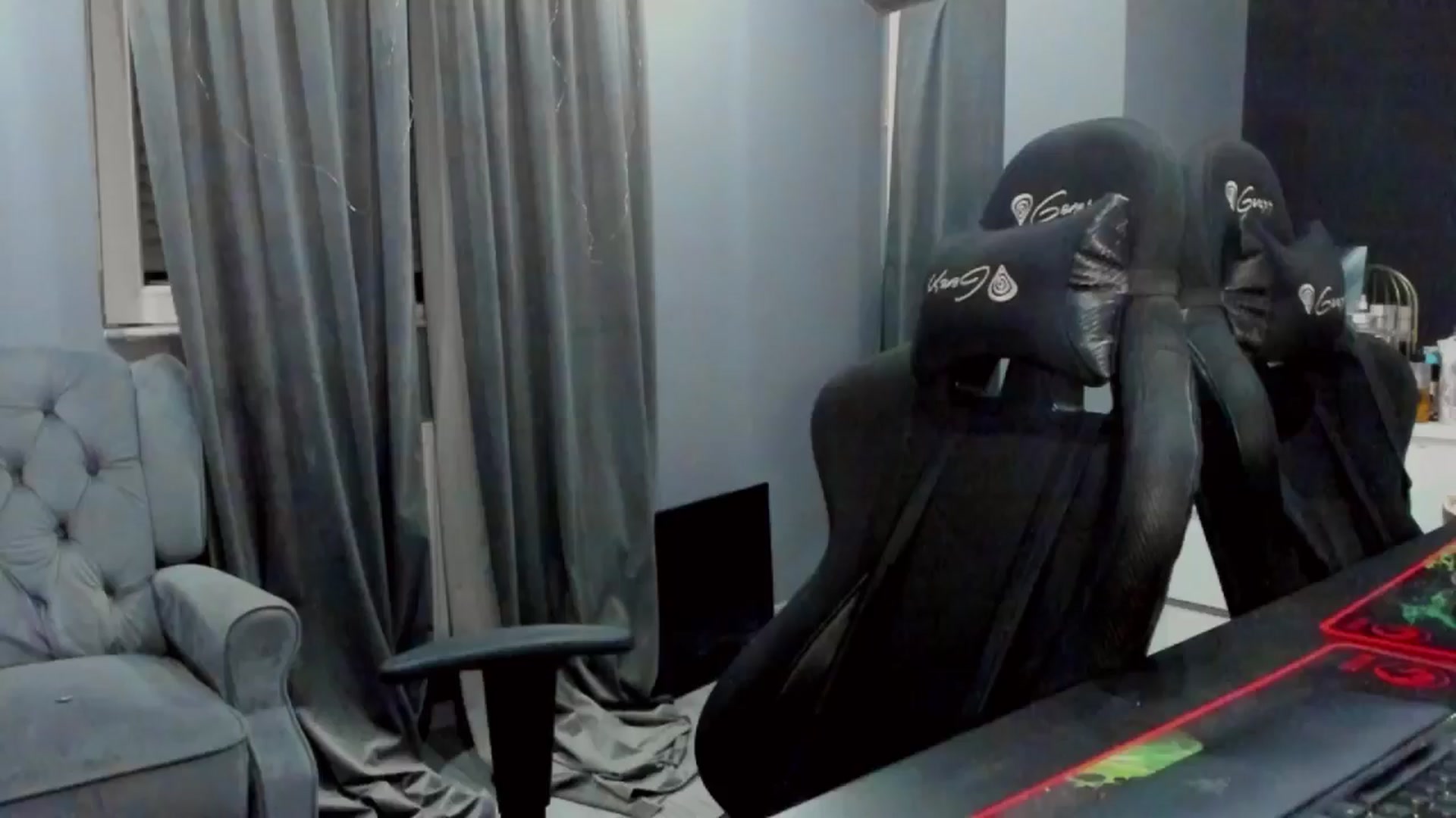 Gallery image thumbnail from BlueeeS's myfreecams stream on, 08/08/2024, 24:07 image 2 of 20