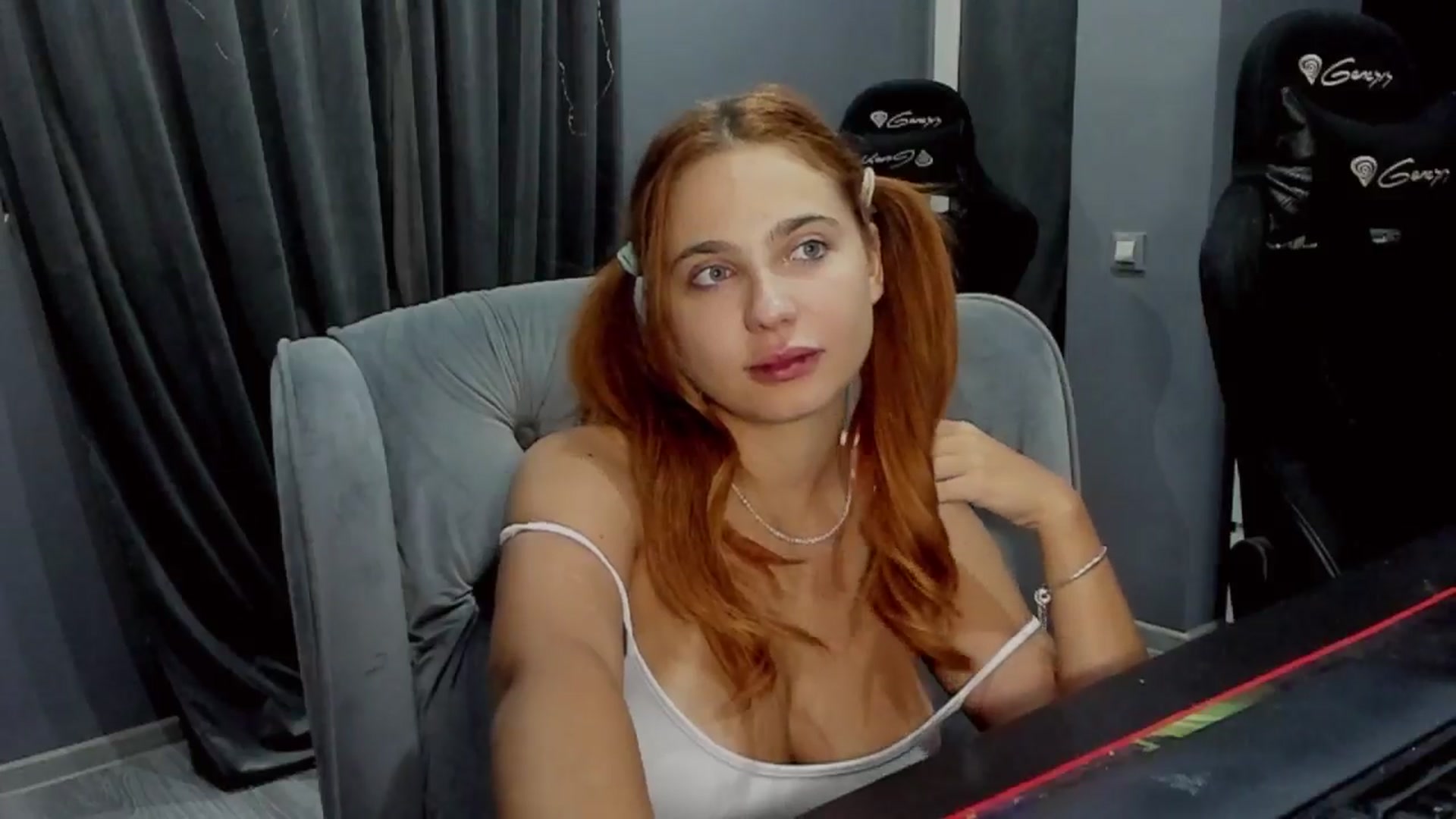 Gallery image thumbnail from BlueeeS's myfreecams stream on, 08/27/2024, 02:47 image 19 of 20