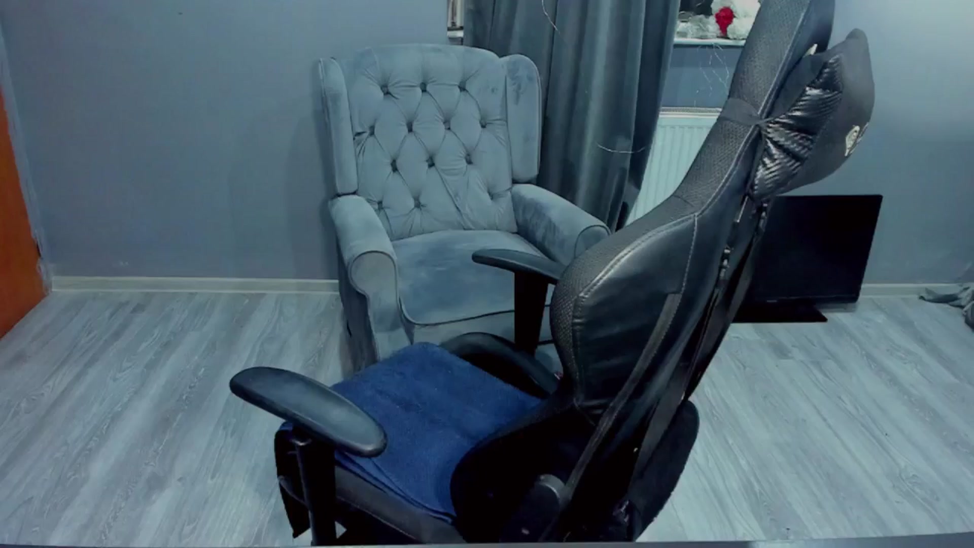 Gallery image thumbnail from BlueeeS's myfreecams stream on, 12/06/2024, 24:34 image 17 of 20
