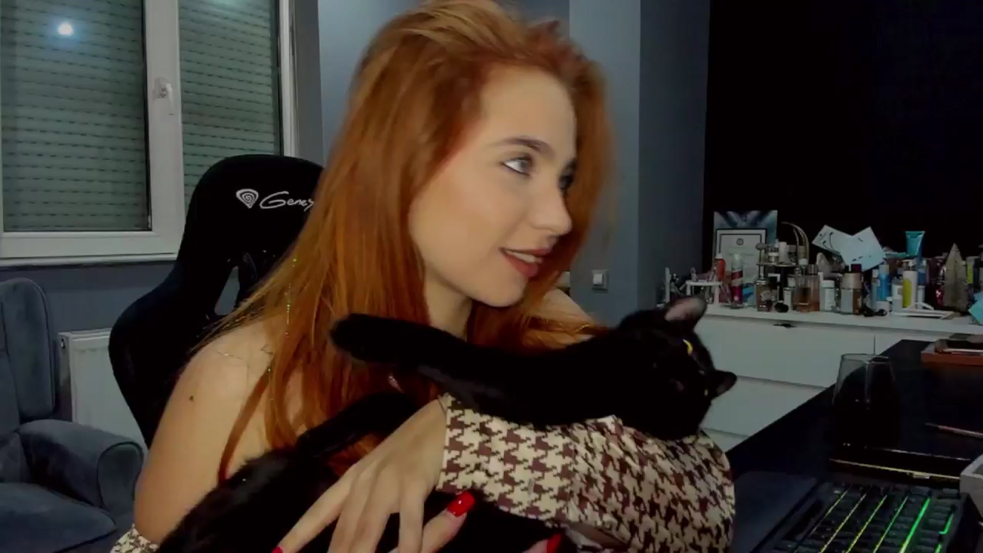 Gallery image thumbnail from BlueeeS's myfreecams stream on, 01/08/2025, 02:56 image 2 of 20