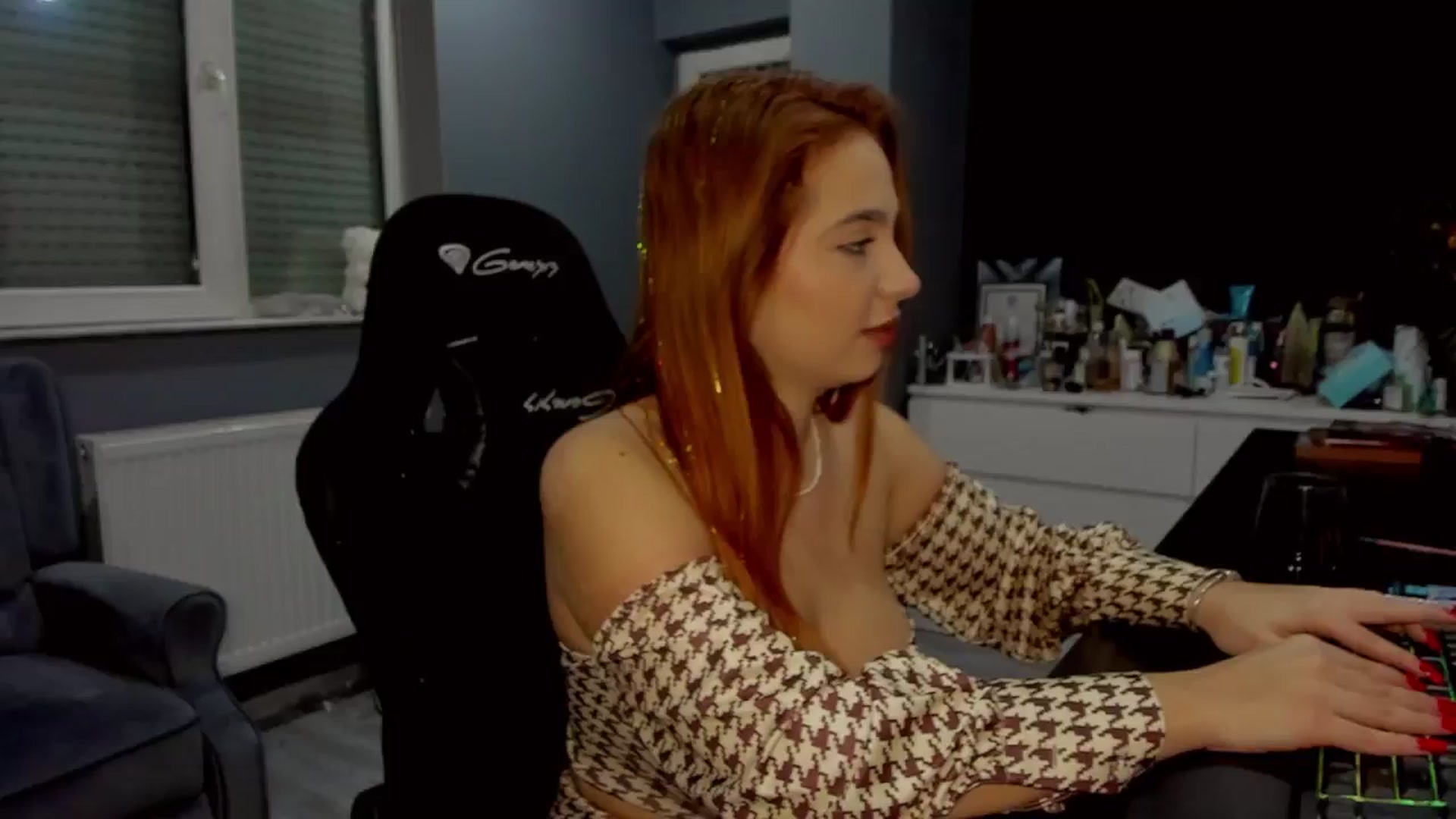 Gallery image thumbnail from BlueeeS's myfreecams stream on, 01/08/2025, 02:56 image 3 of 20