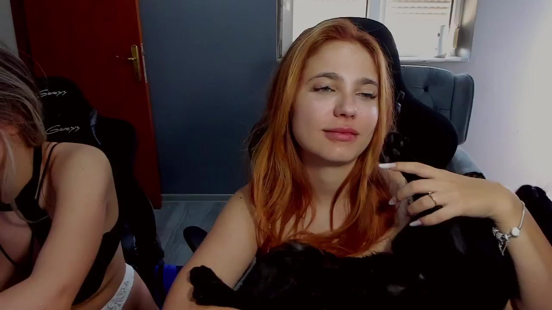 Gallery image thumbnail from BlueeeS's myfreecams stream on, 07/10/2025, 07:00 image 15 of 20