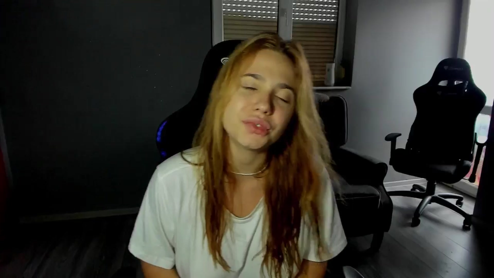 Gallery image thumbnail from BlueeeS's myfreecams stream on, 09/07/2025, 13:41 image 17 of 20