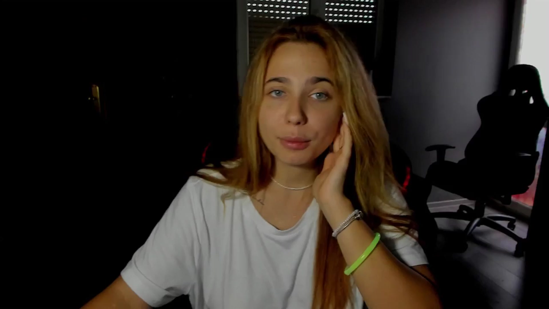 Gallery image thumbnail from BlueeeS's myfreecams stream on, 09/07/2025, 16:17 image 11 of 20
