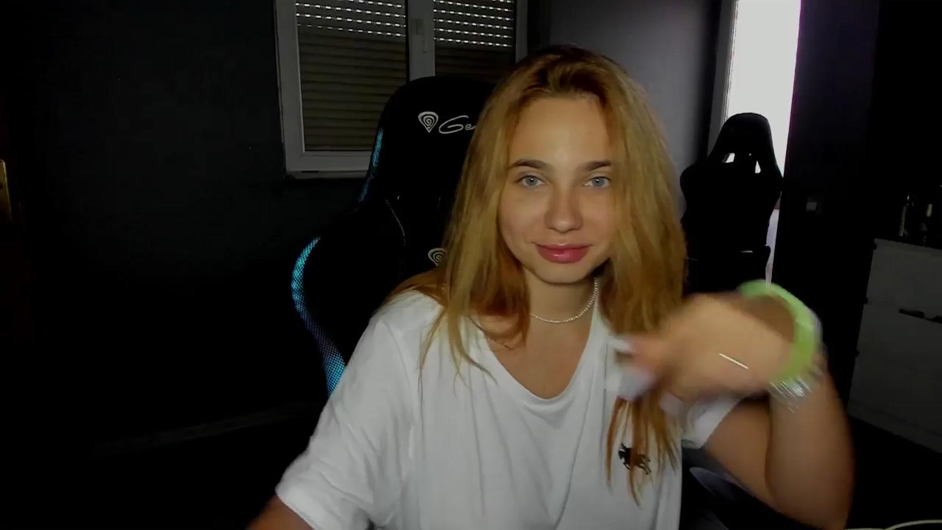 Gallery image thumbnail from BlueeeS's myfreecams stream on, 09/07/2025, 16:17 image 16 of 20