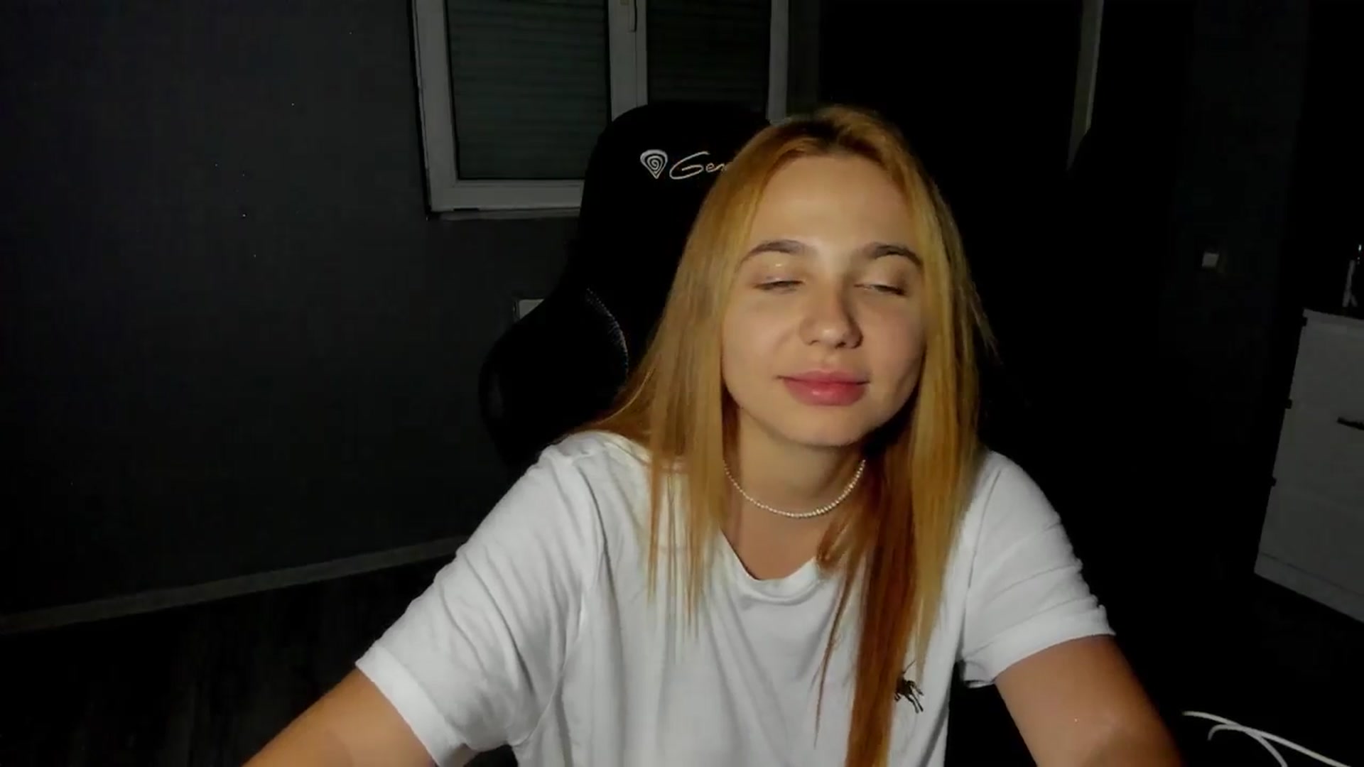 Gallery image thumbnail from BlueeeS's myfreecams stream on, 09/07/2025, 20:15 image 19 of 20