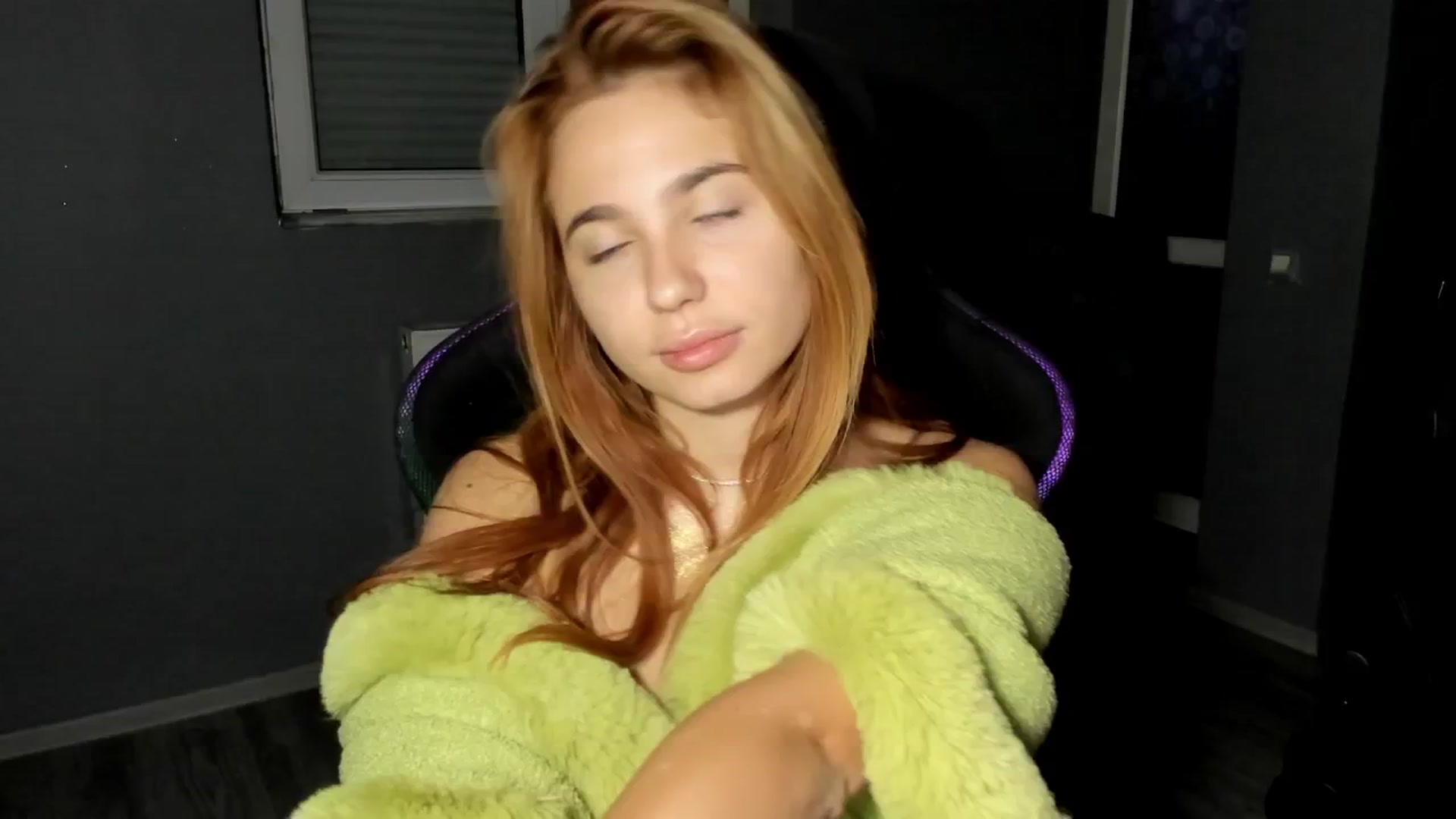 Gallery image thumbnail from BlueeeS's myfreecams stream on, 10/04/2025, 16:23 image 12 of 20